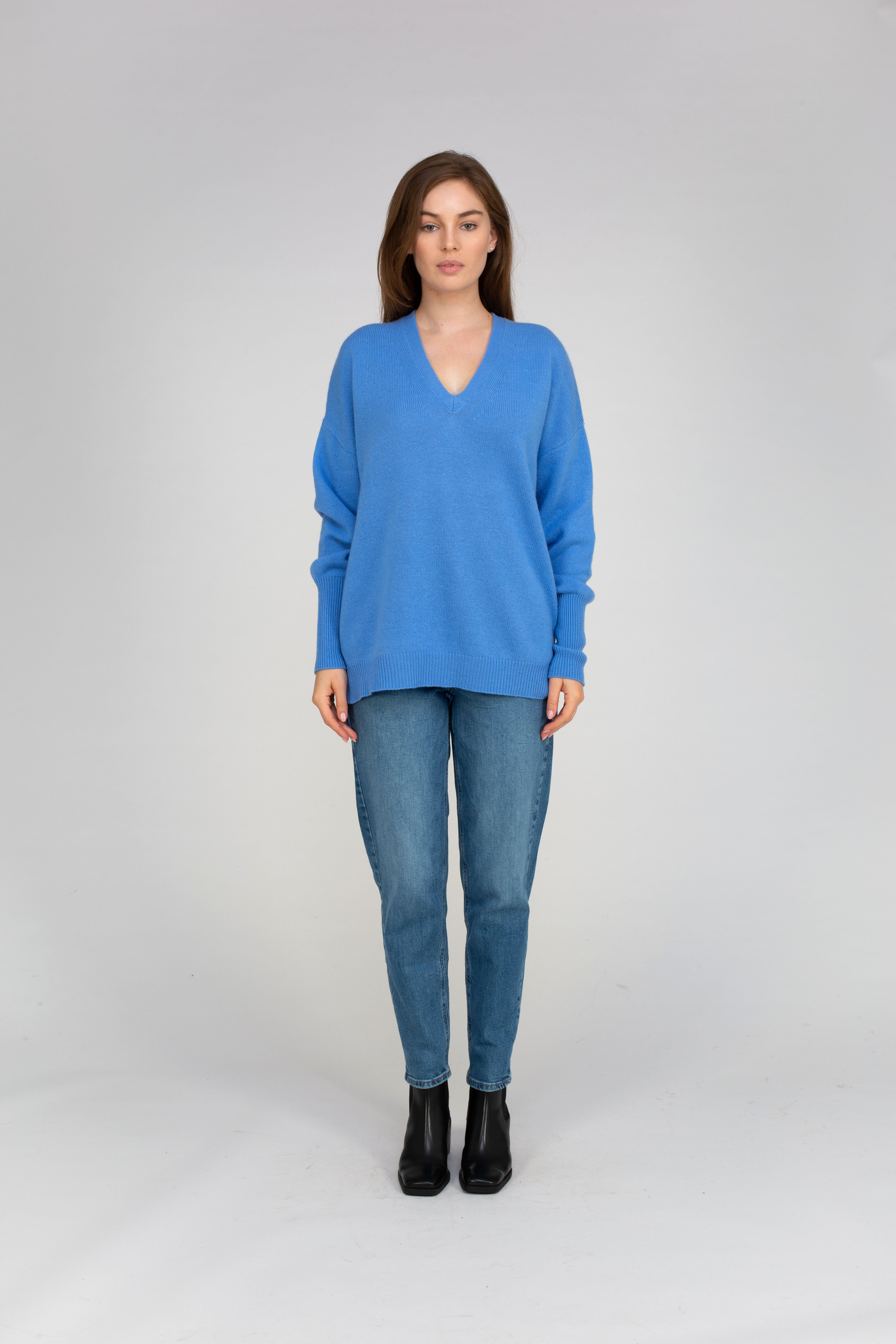 VAN KUKIL V NECK BOYFRIEND STYLE