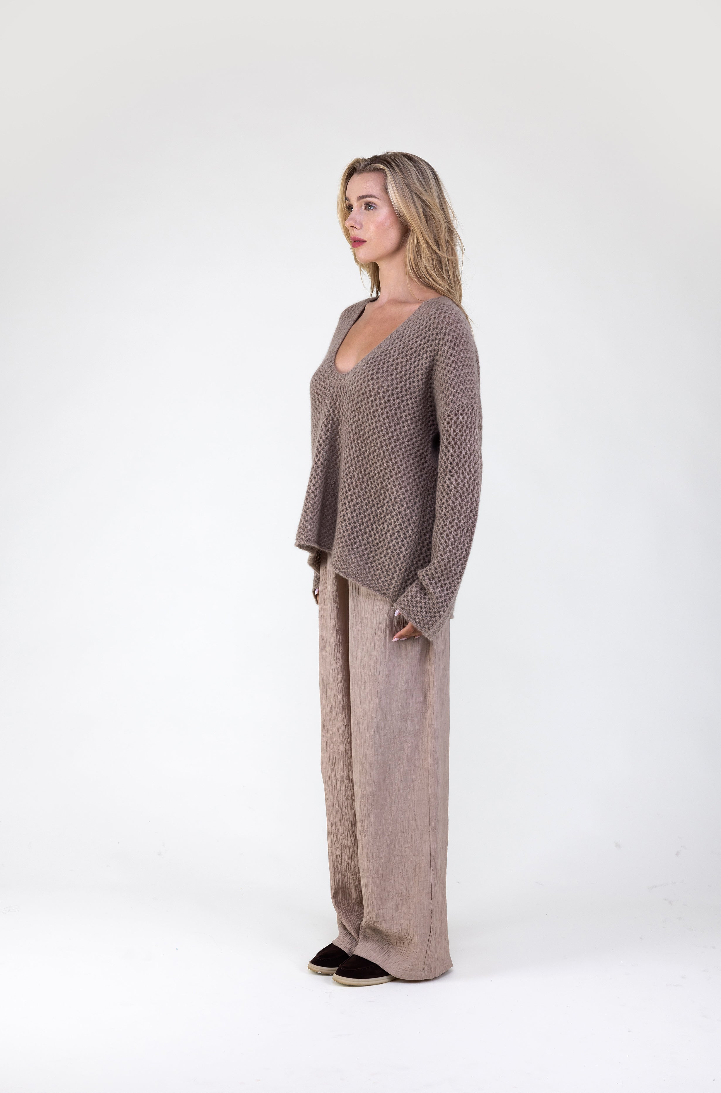 Van Kukil Cashmere Textured V-Neck Sweater