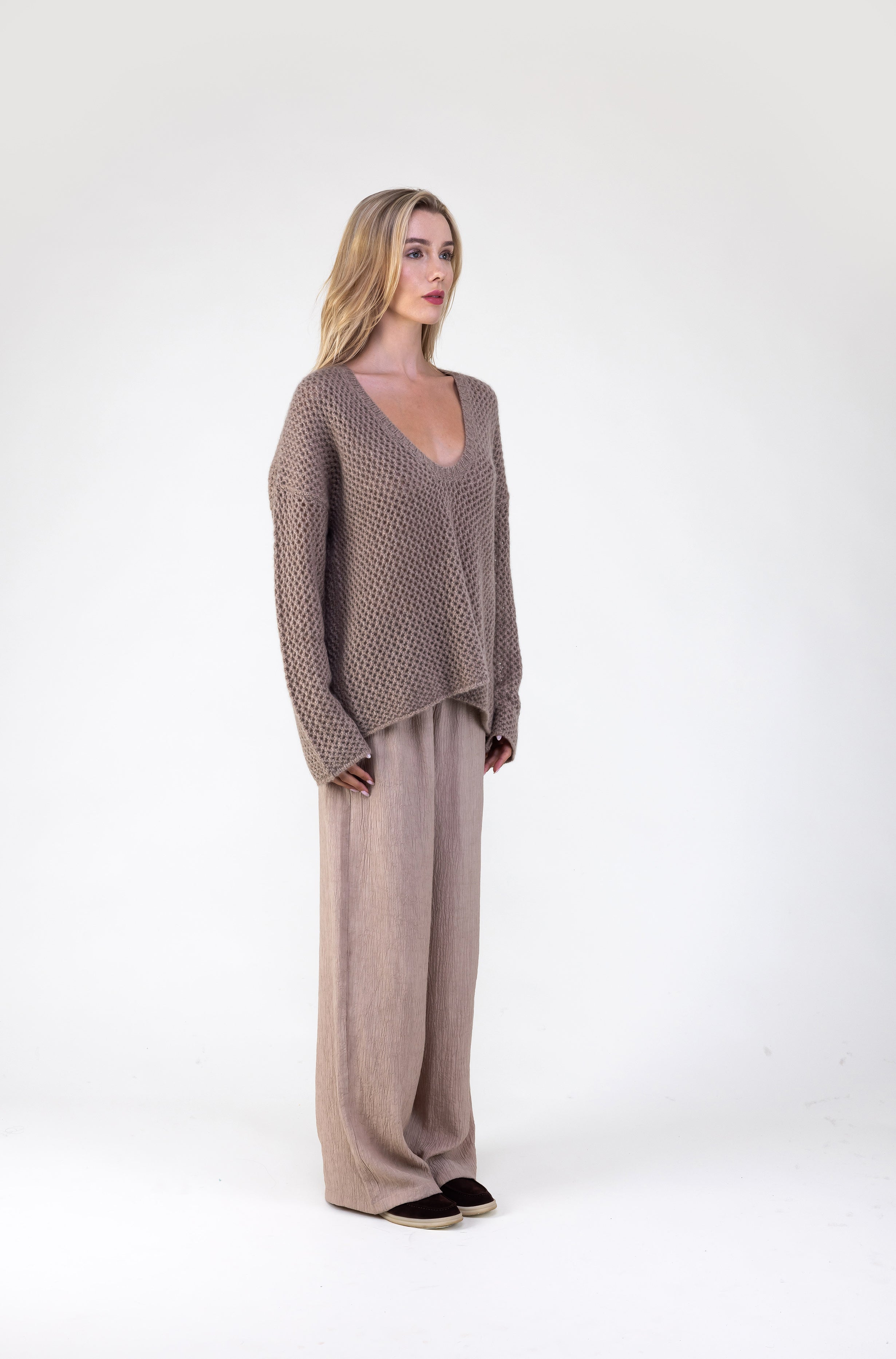 Van Kukil Cashmere Textured V-Neck Sweater