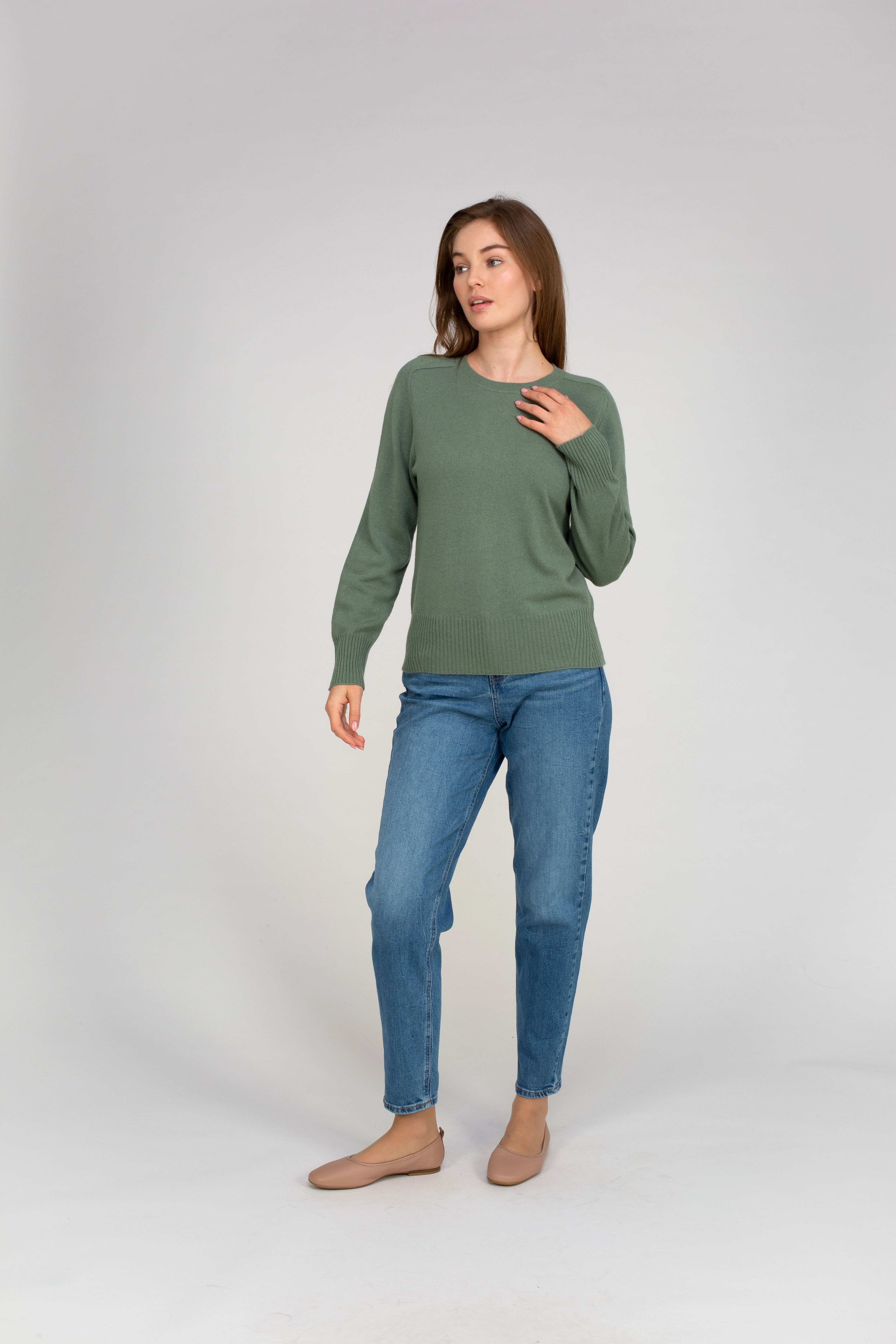 VAN KUKIL ROUND NECK CLASSIC SWEATER