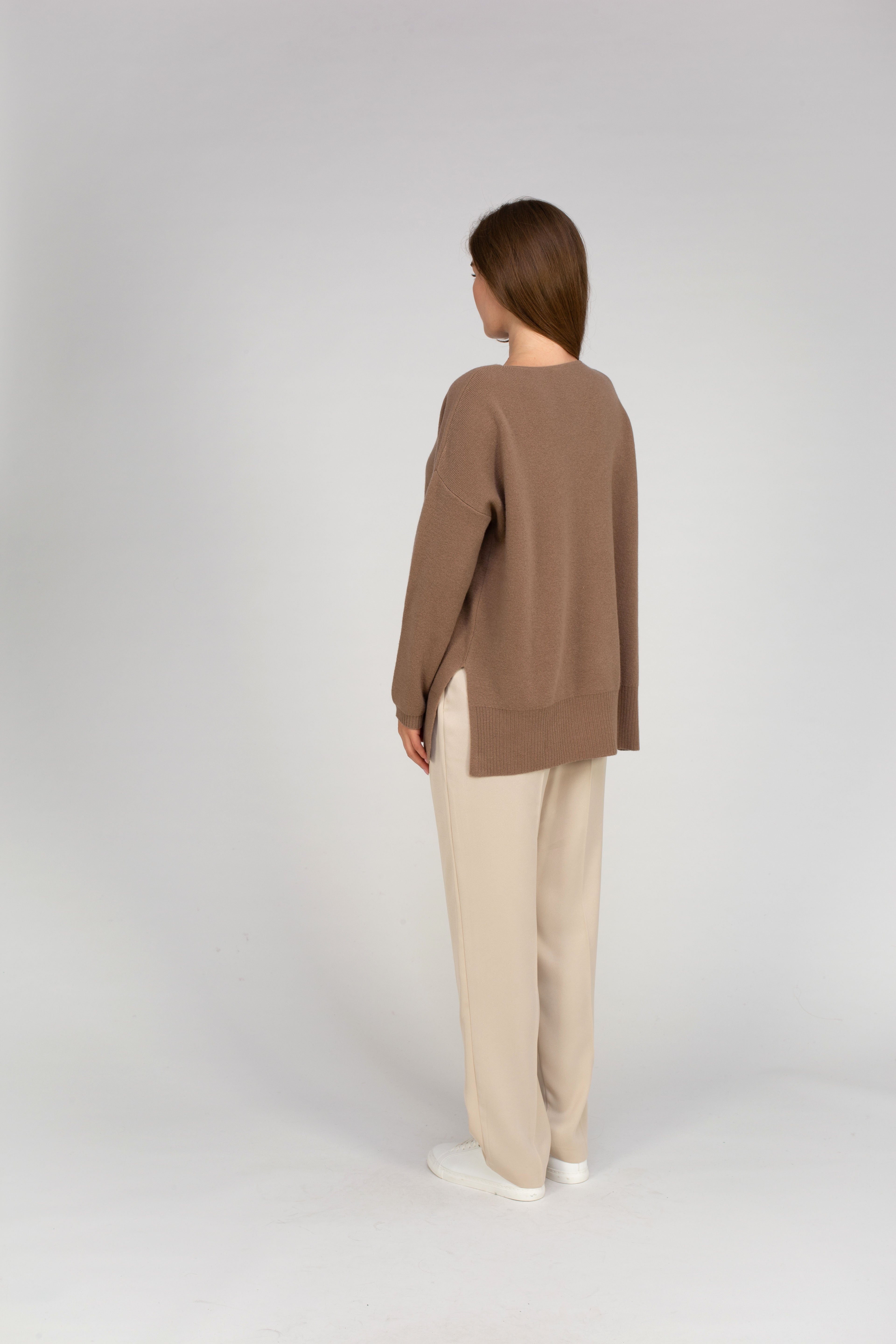 VAN KUKIL CLEAN MILANO V NECK SWEATER