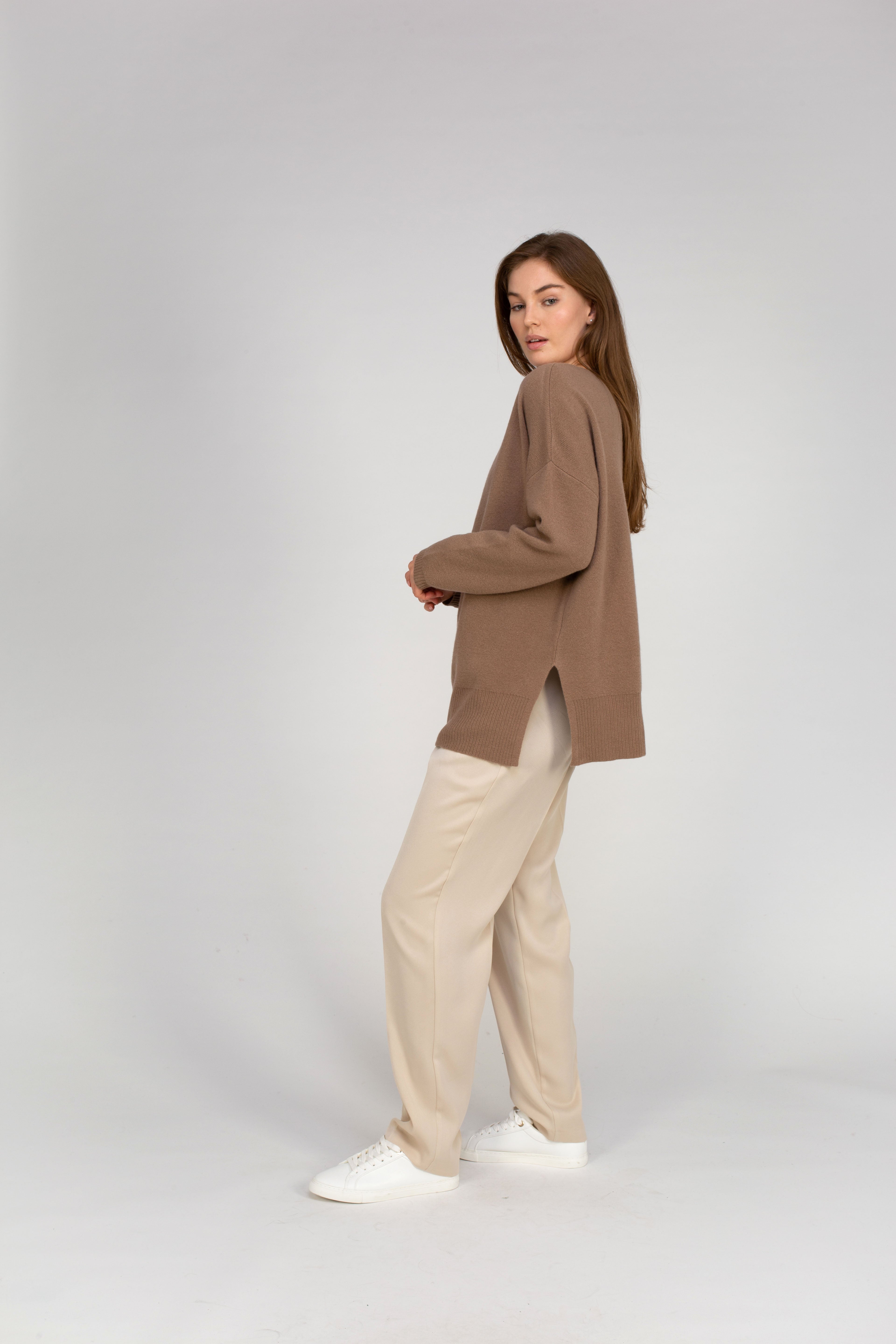 VAN KUKIL CLEAN MILANO V NECK SWEATER