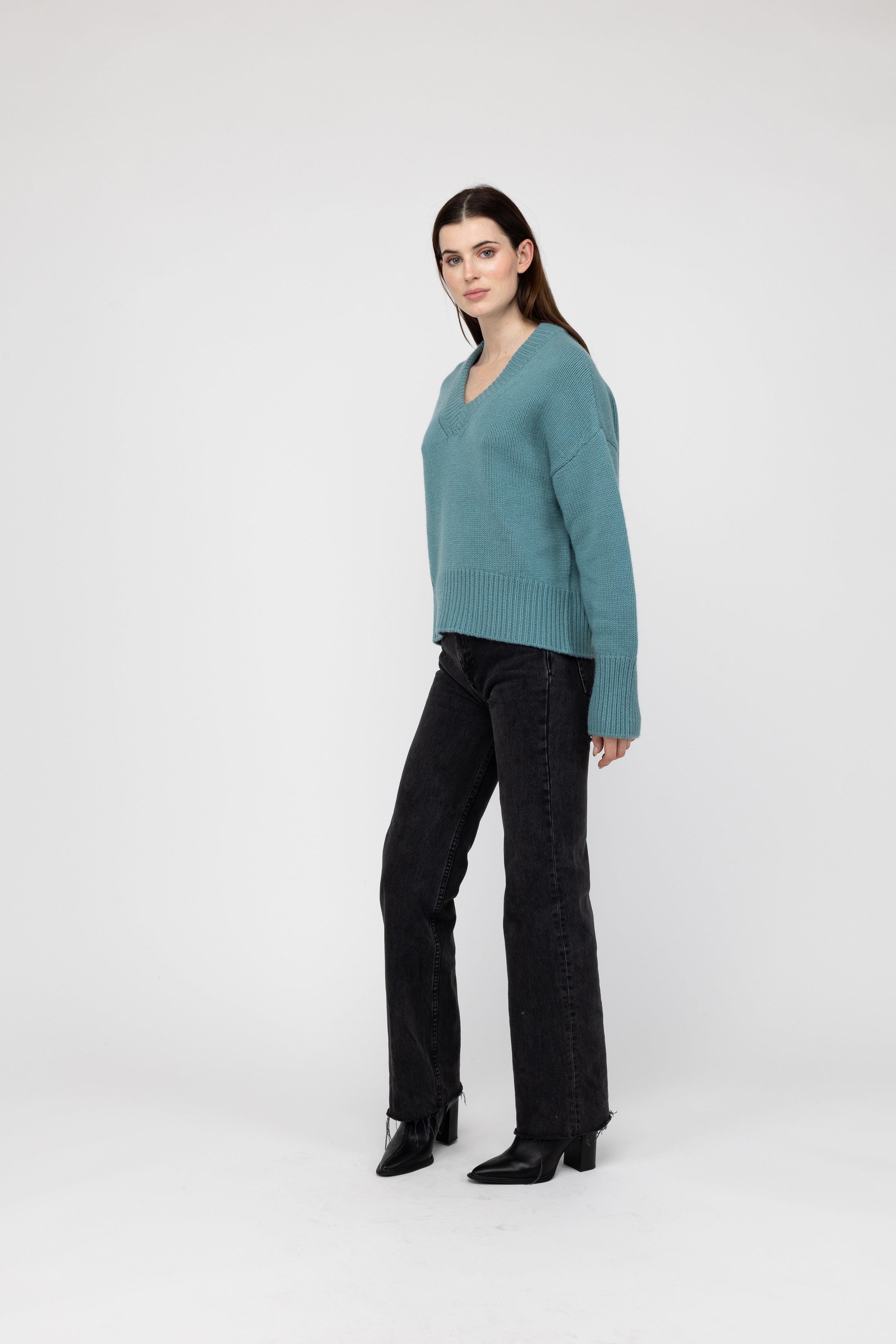 Van Kukil Cashmere Relaxed V-Neck Sweater