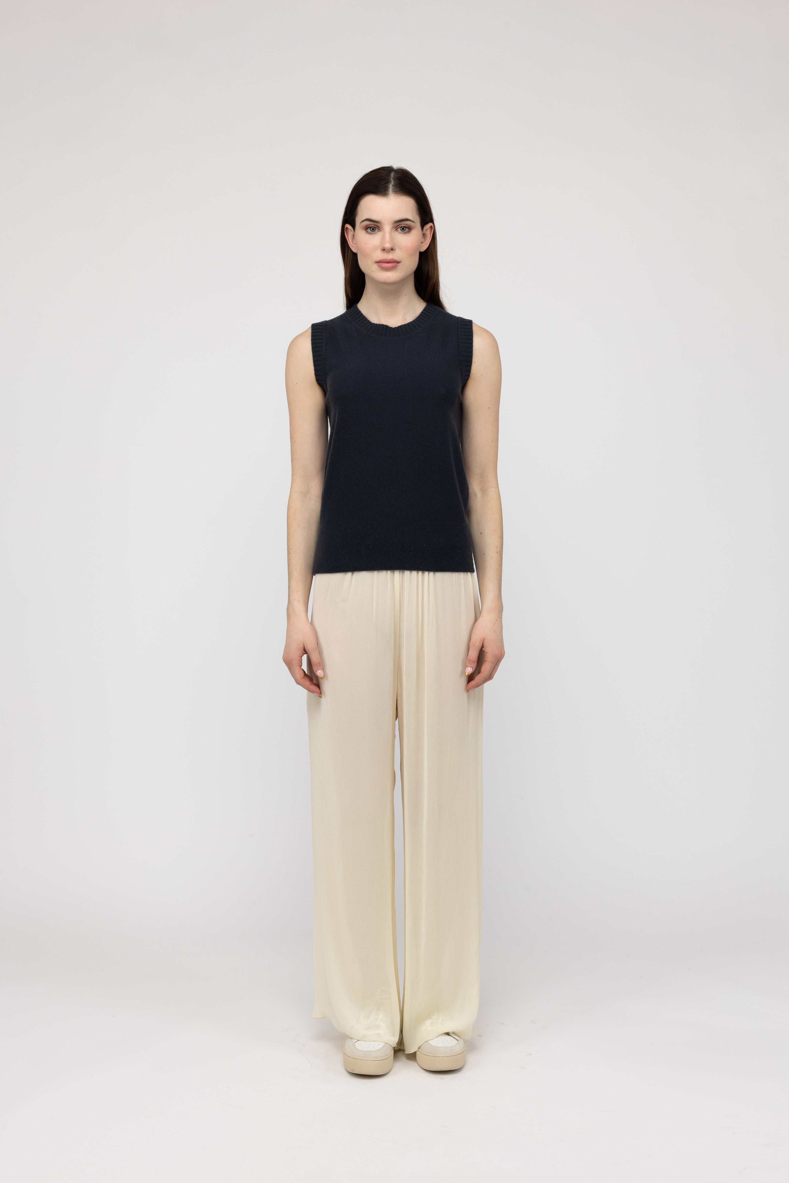 Van Kukil Sleeveless Crewneck Top