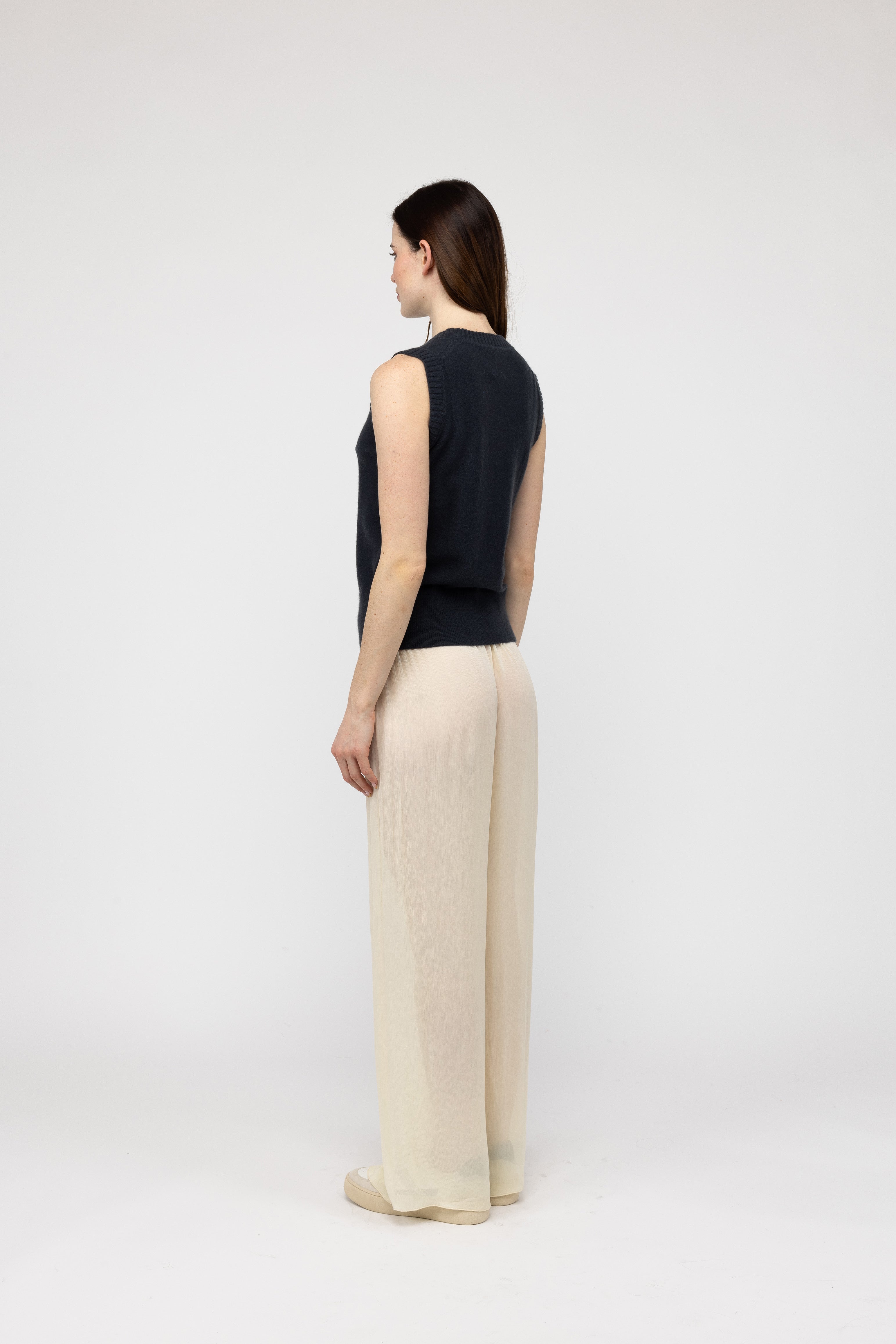 Van Kukil Sleeveless Crewneck Top