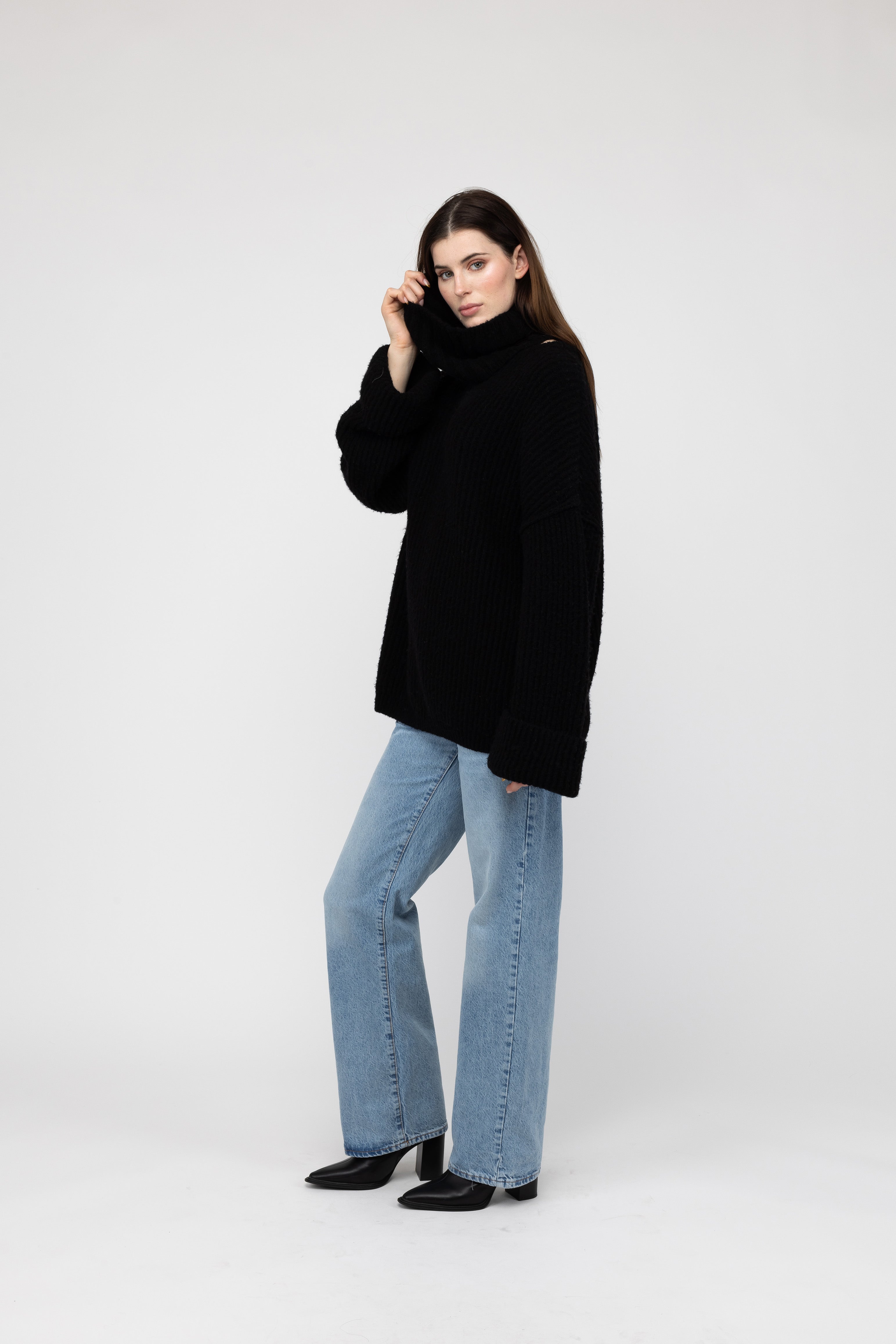 Van Kukil Cashmere Chunky Turtleneck Sweater