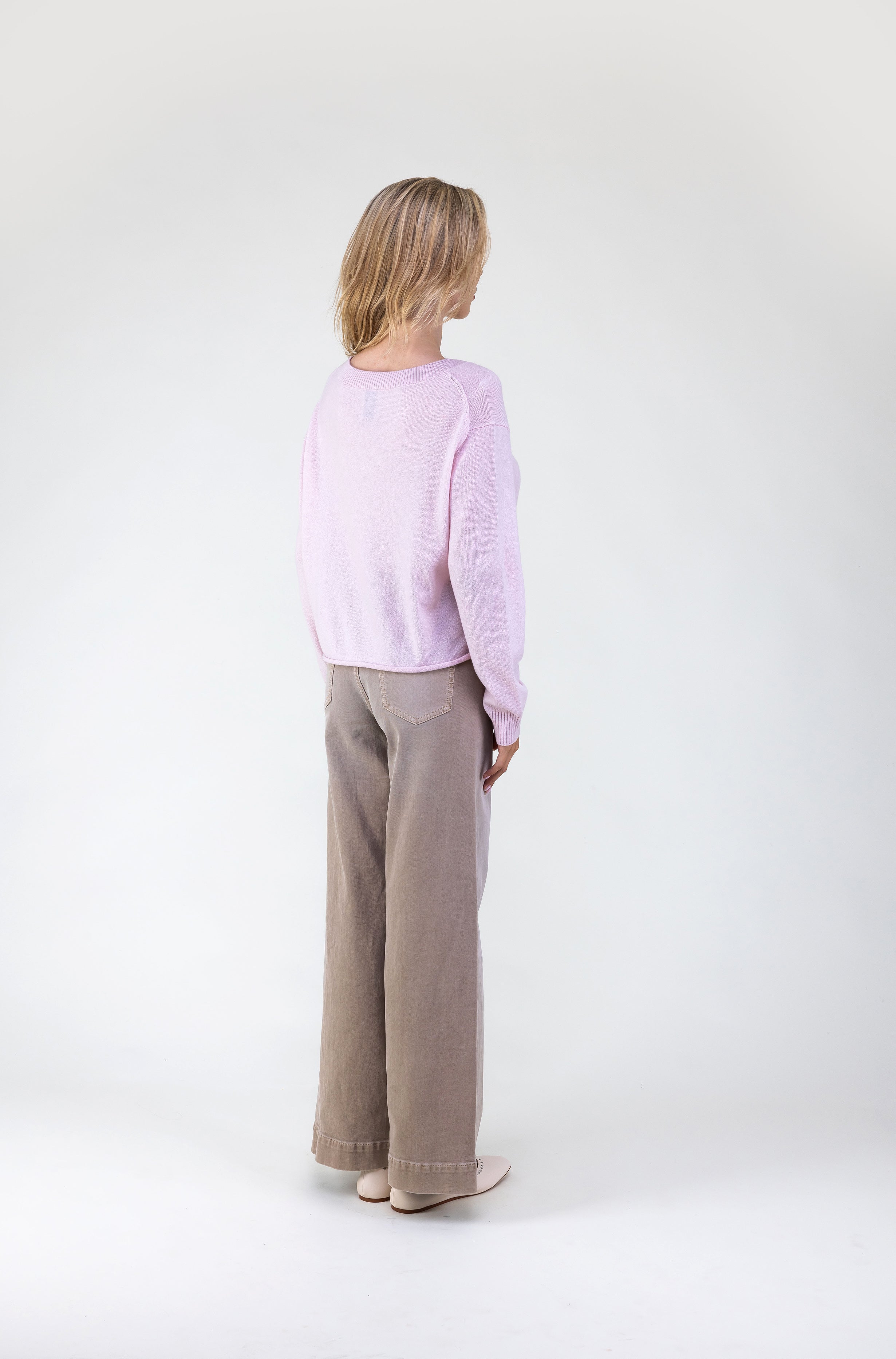 Van Kukil Lightweight Crew Neck Sweater