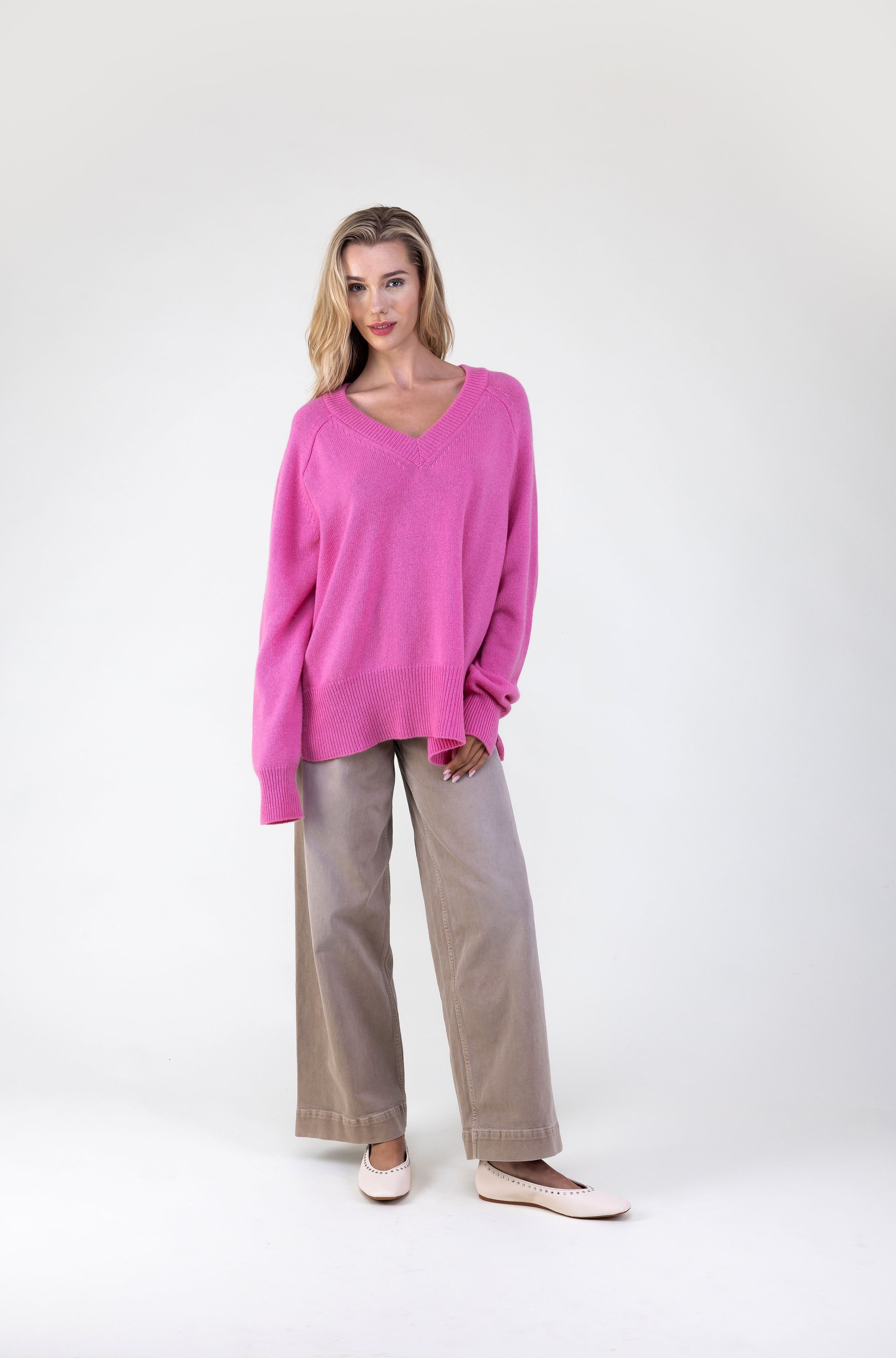 Van Kukil V-Neck Sweater