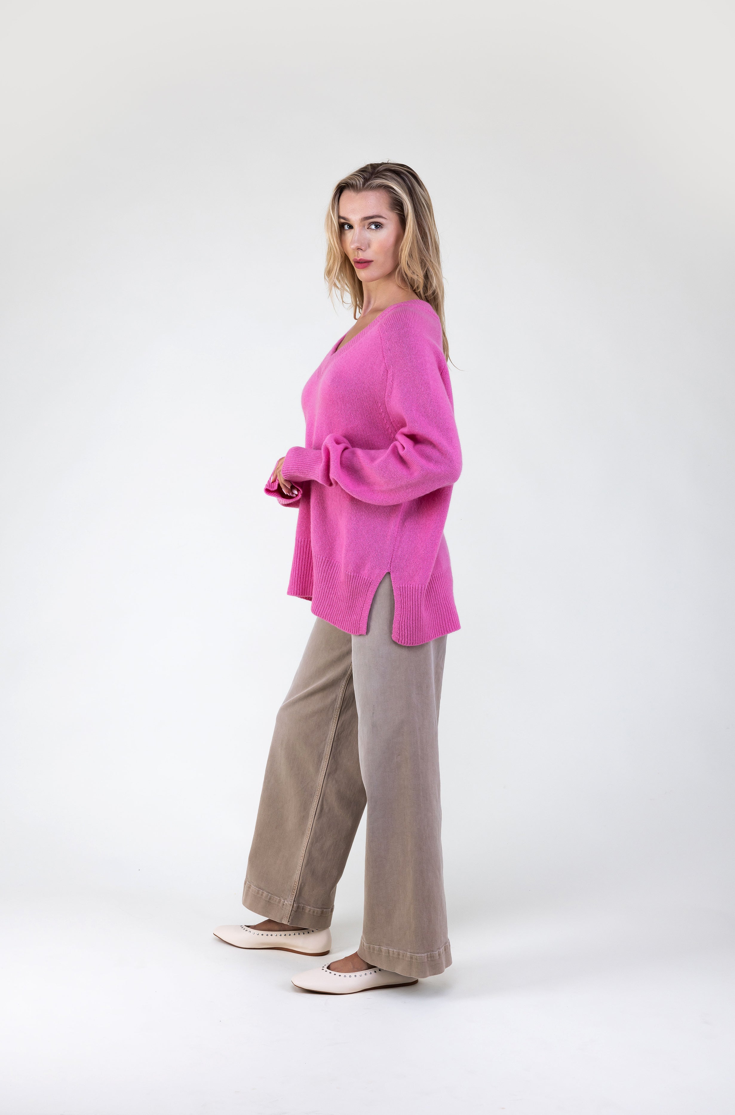 Van Kukil V-Neck Sweater