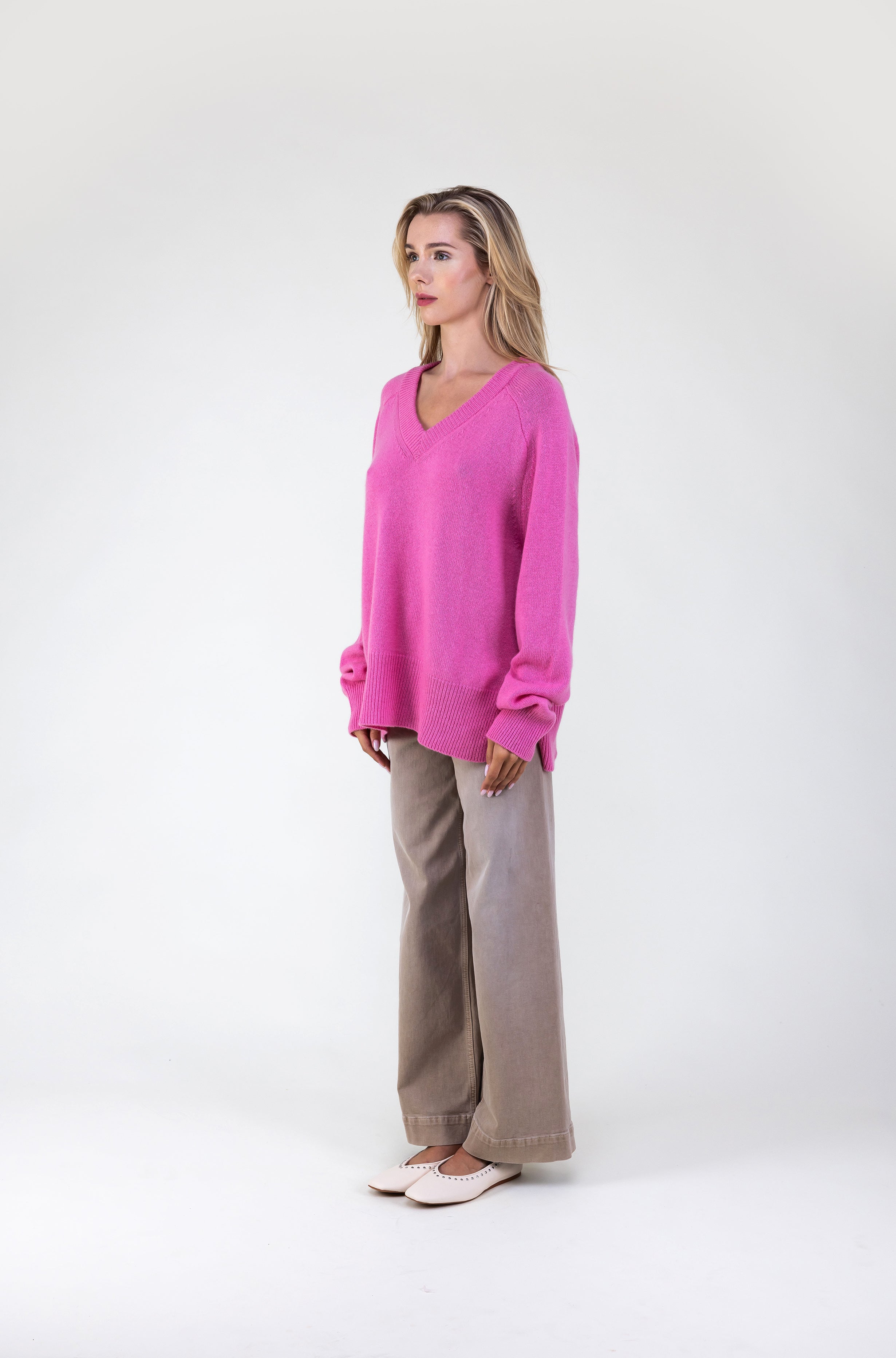 Van Kukil V-Neck Sweater