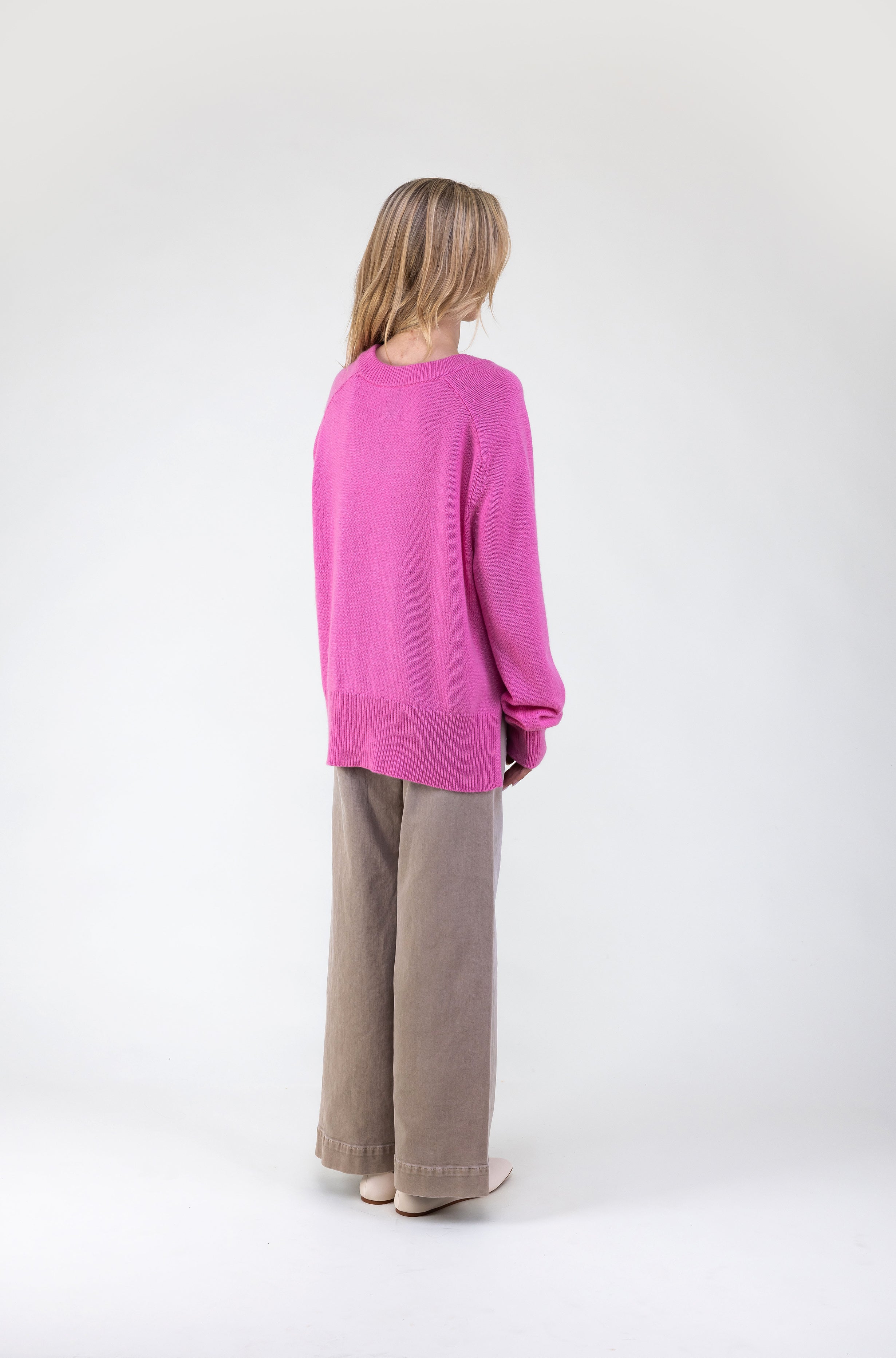 Van Kukil V-Neck Sweater