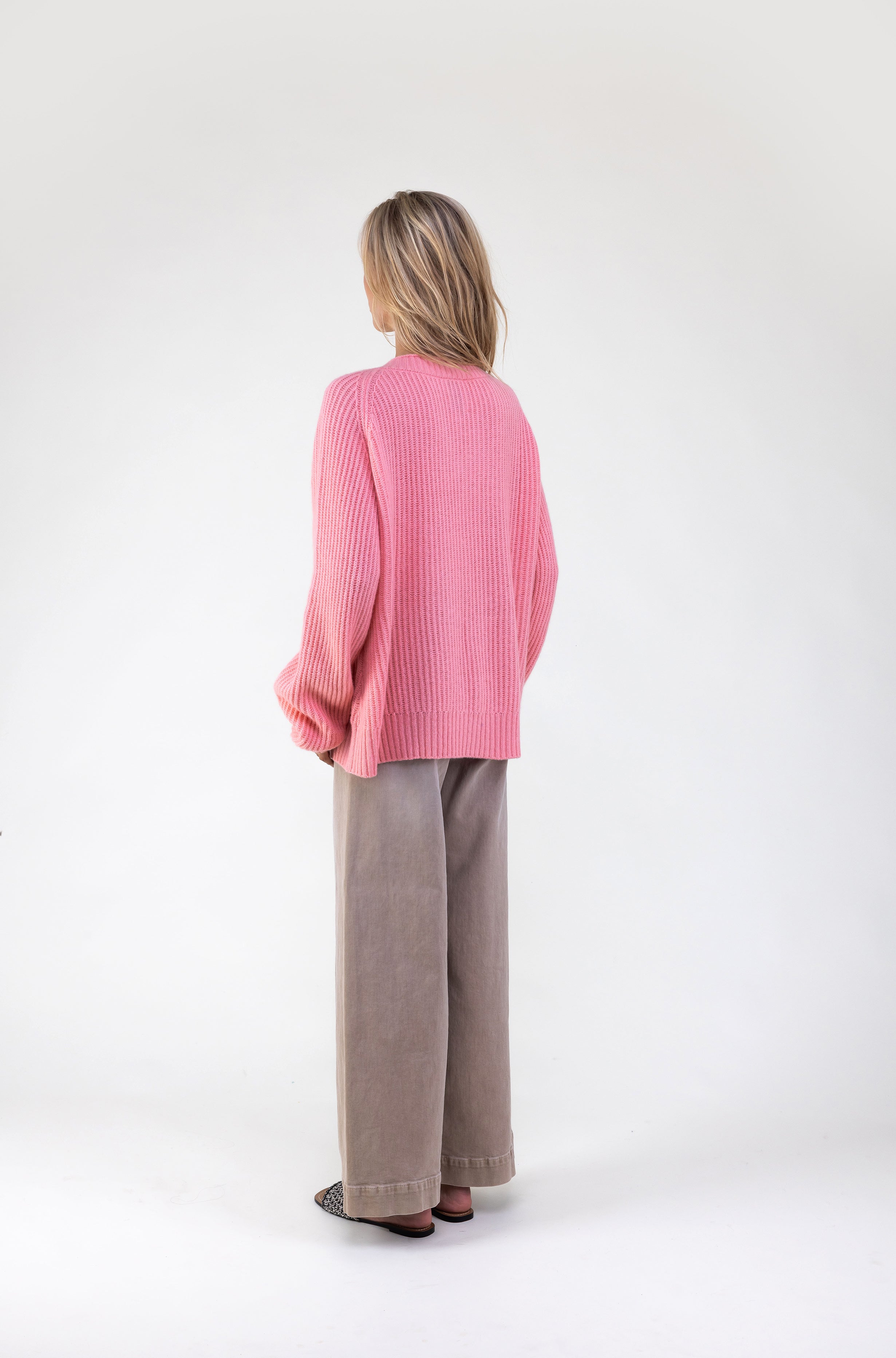 Van Kukil 100% Cashmere V-Neck Sweater