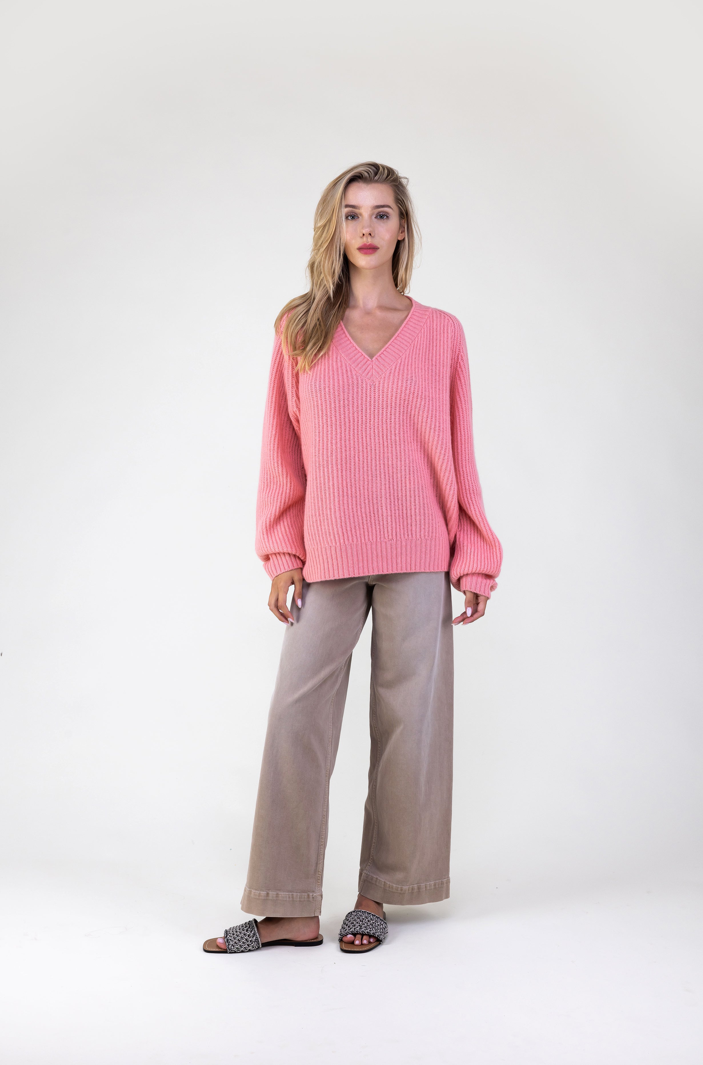 Van Kukil 100% Cashmere V-Neck Sweater