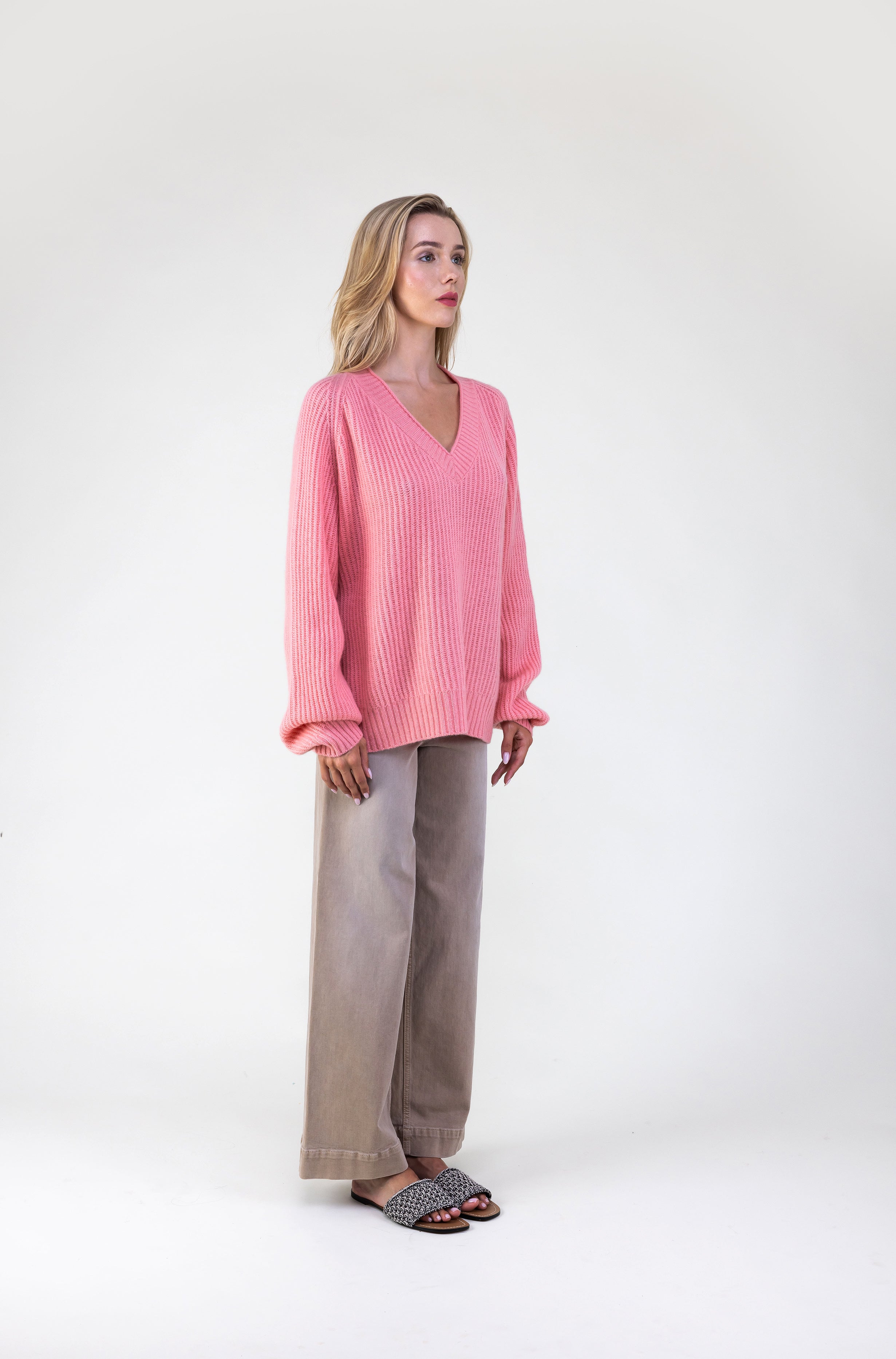 Van Kukil 100% Cashmere V-Neck Sweater