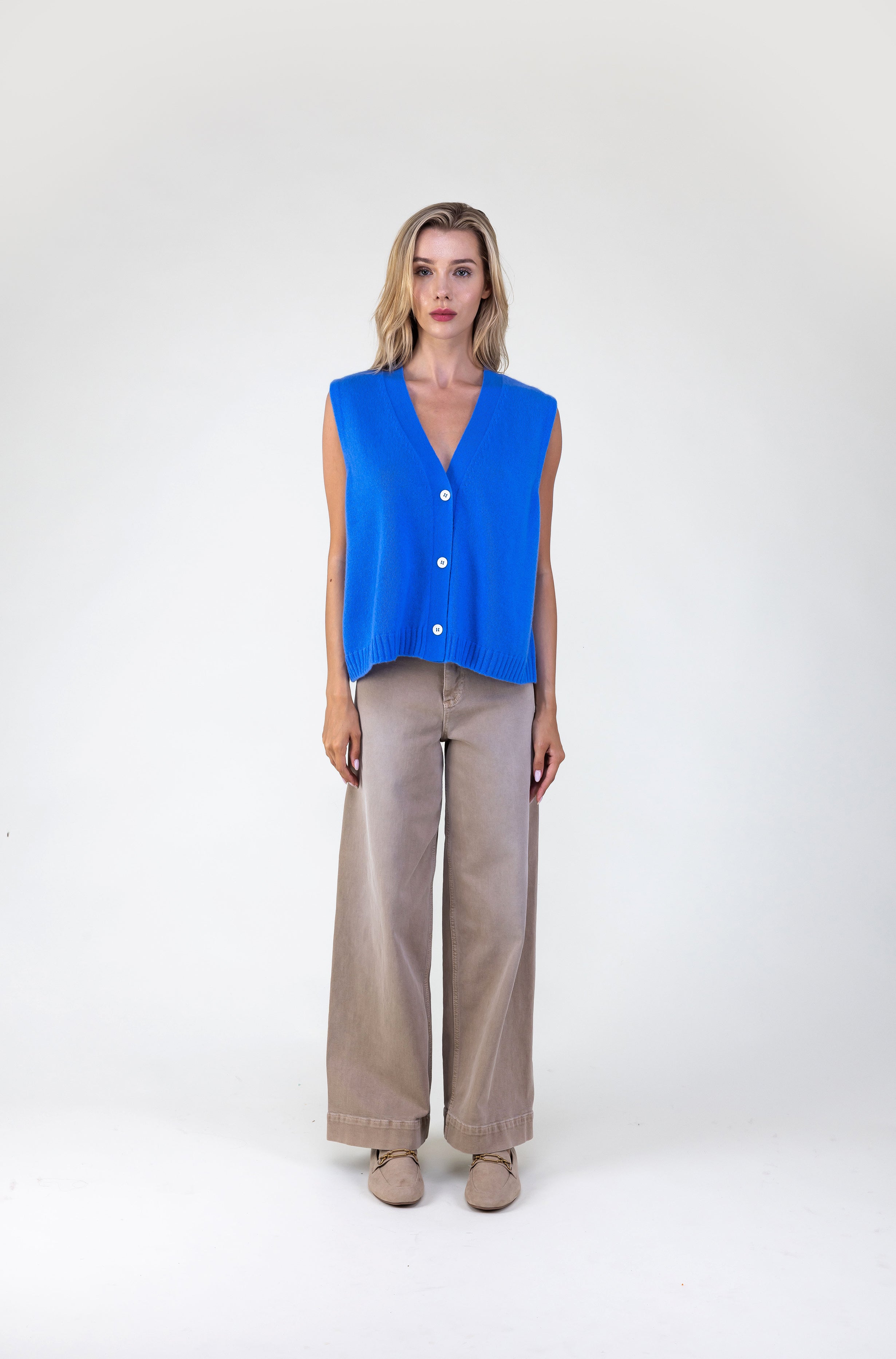 This Van Kukil Sleeveless Three Button Vest