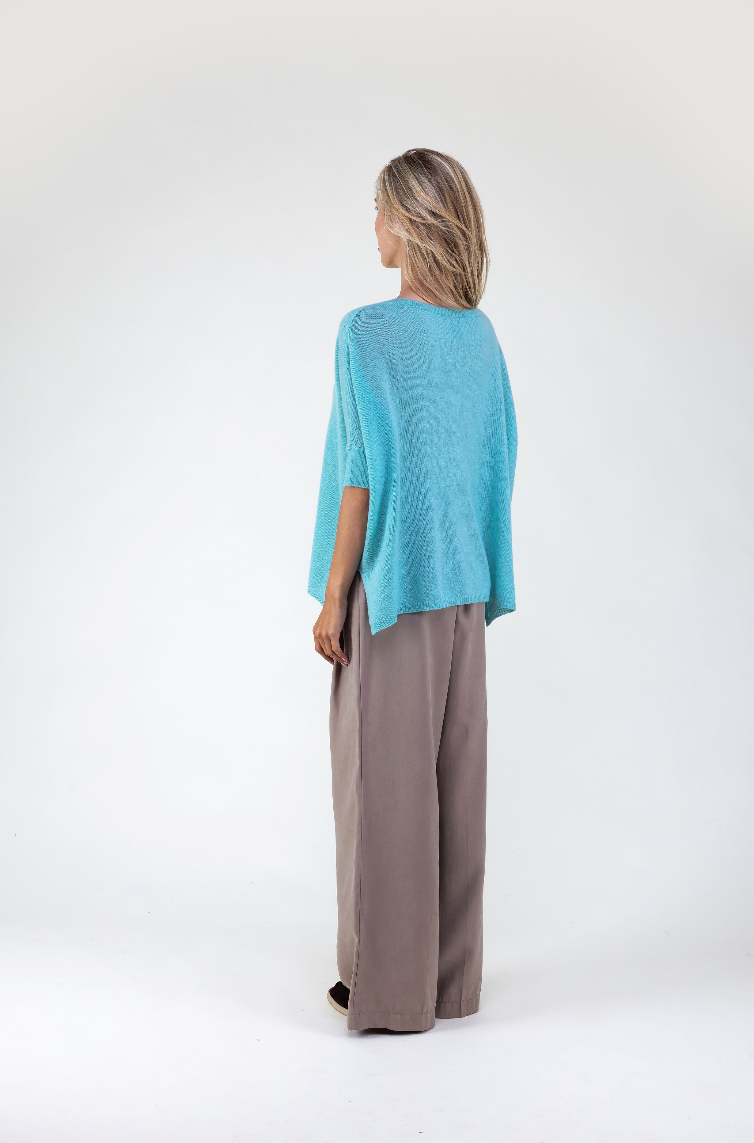 Van Kukil Cashmere Relaxed V-Neck Sweater