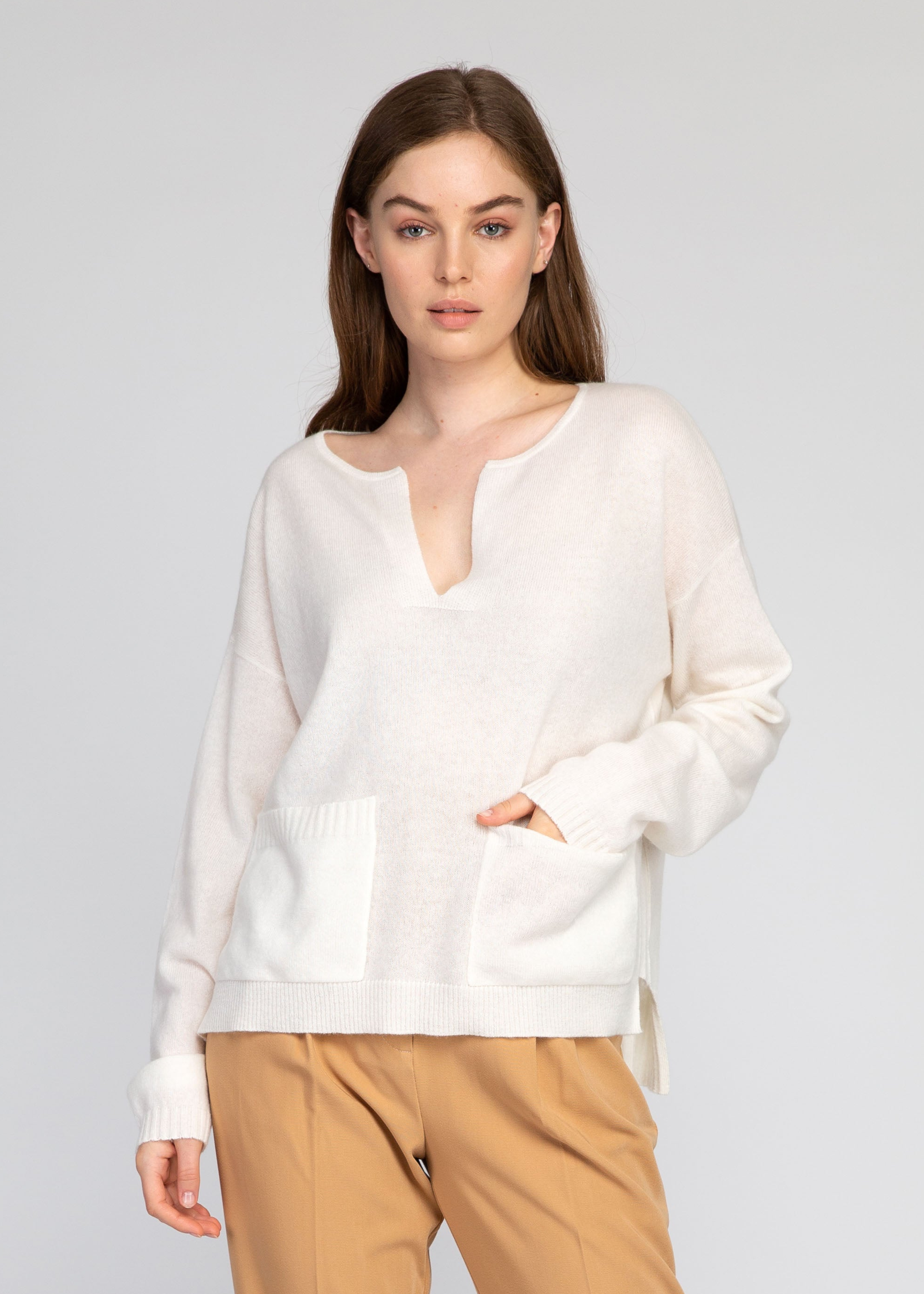 VAN KUKIL NOTCH NECK WITH POCKET JUMPER