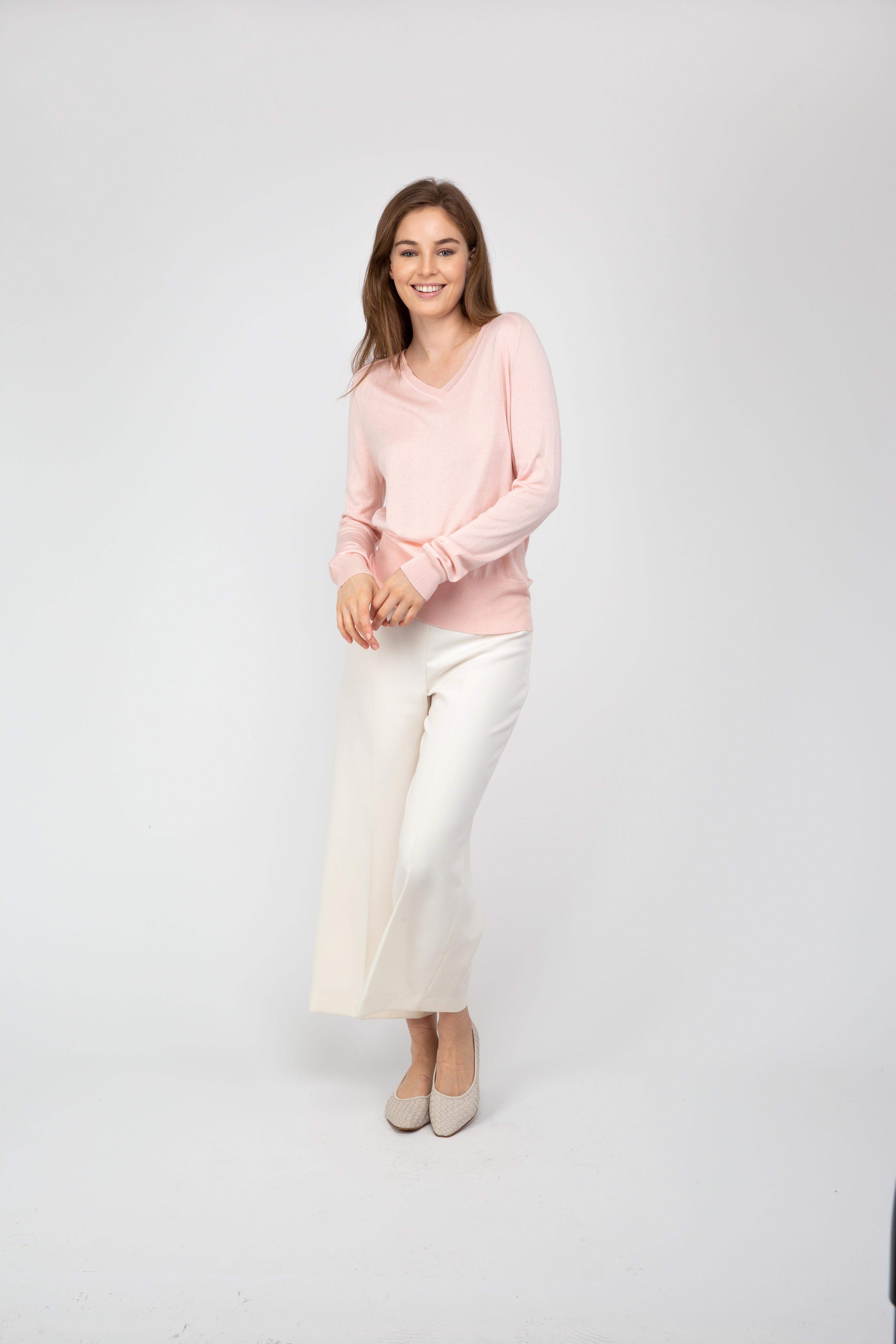 Van Kukil Cashmere Classic V-Neck Jumper
