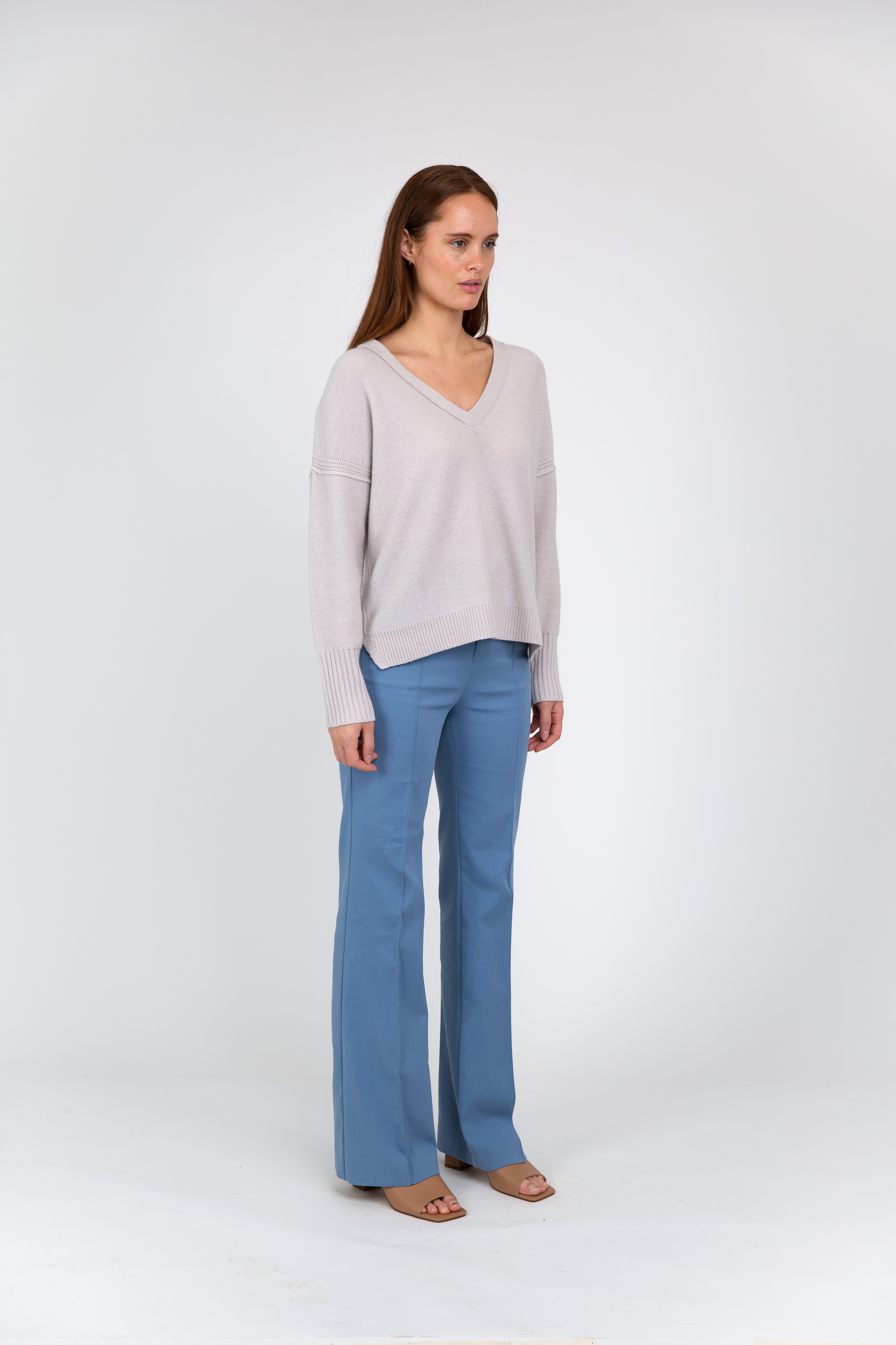 Van Kukil Relaxed V-Neck Cashmere Sweater