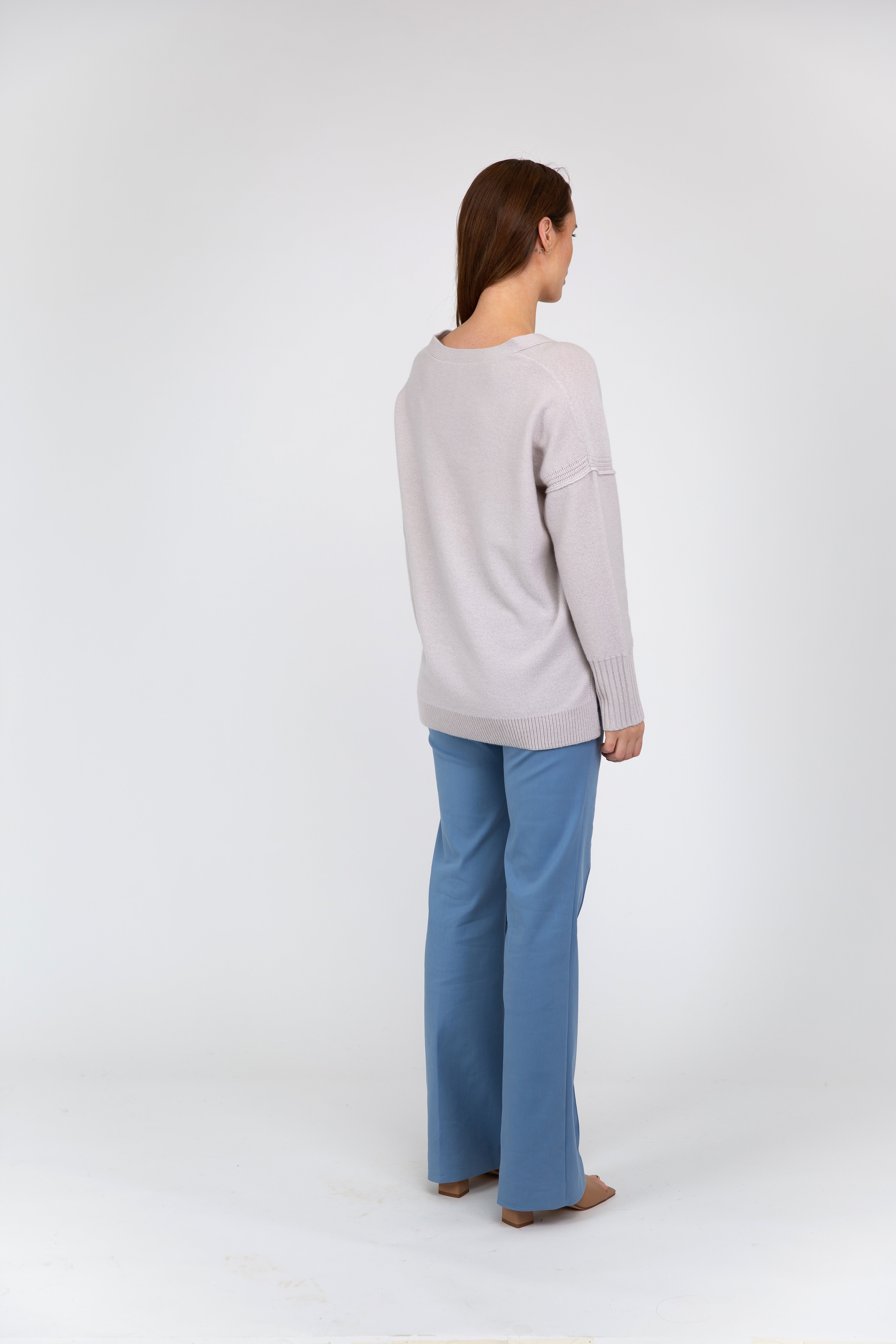 Van Kukil Relaxed V-Neck Cashmere Sweater