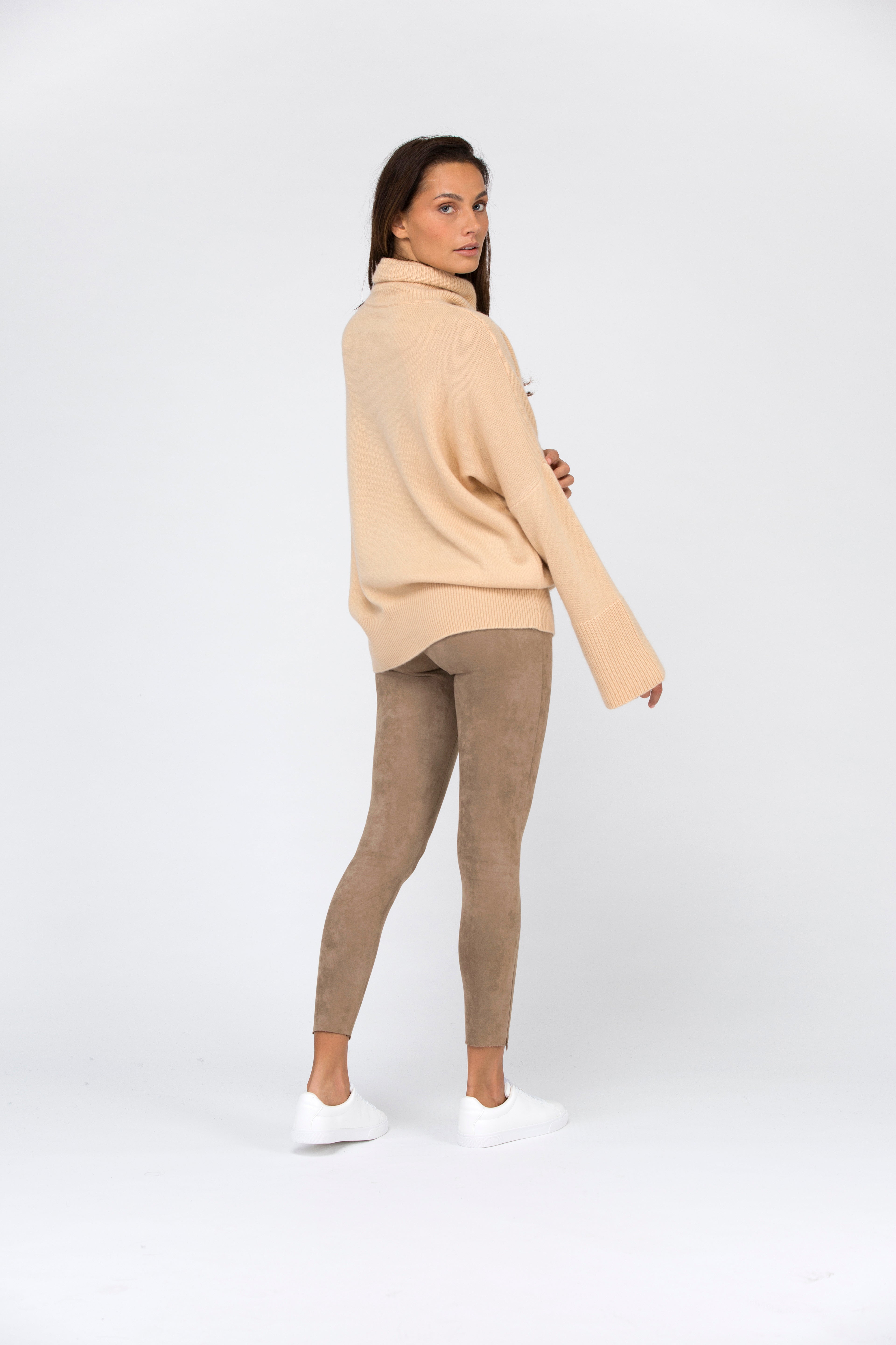 VAN KUKIL ROLL NECK LOOSE FIT JUMPER