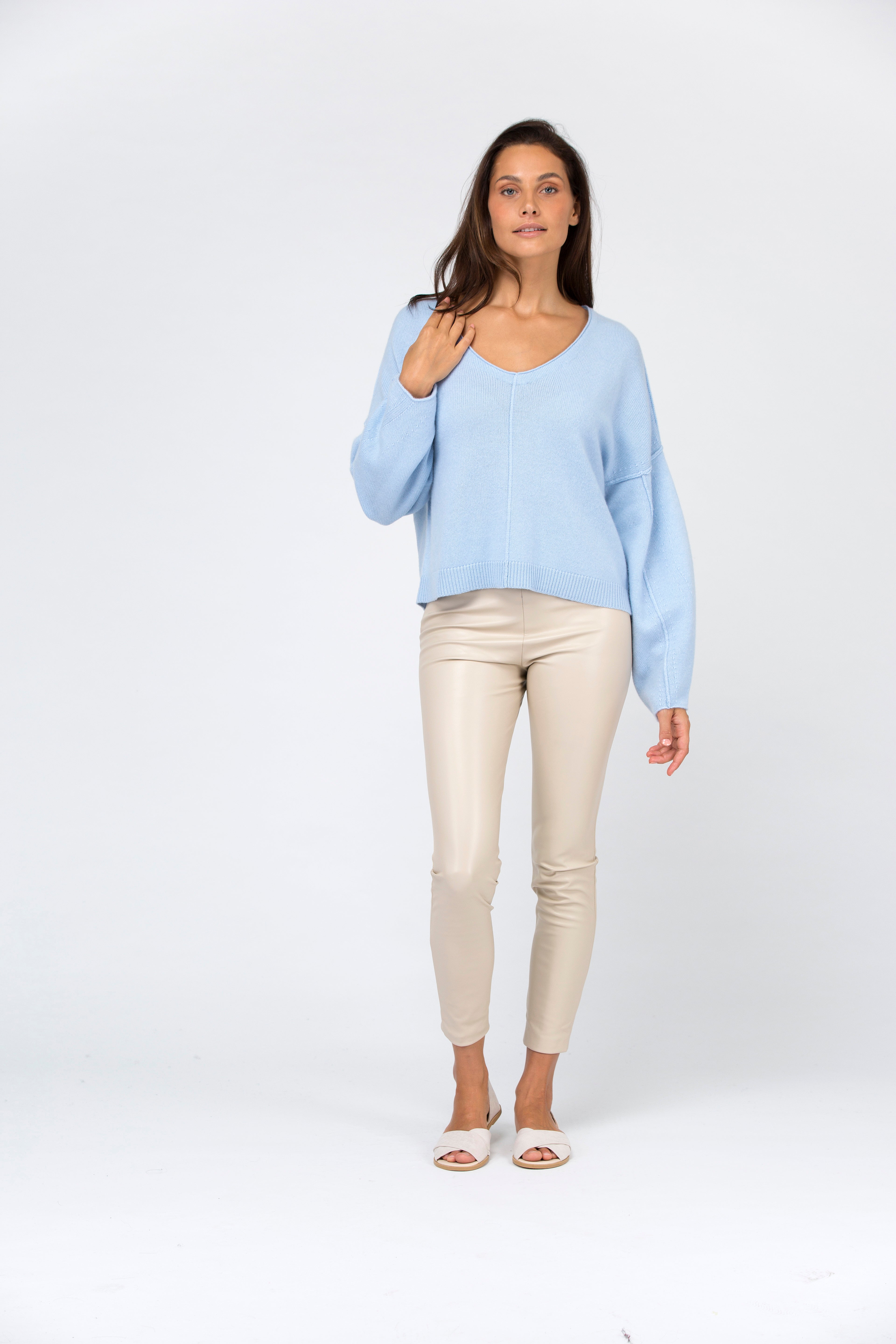 VAN KUKIL V NECK BUTTERFLY JUMPER