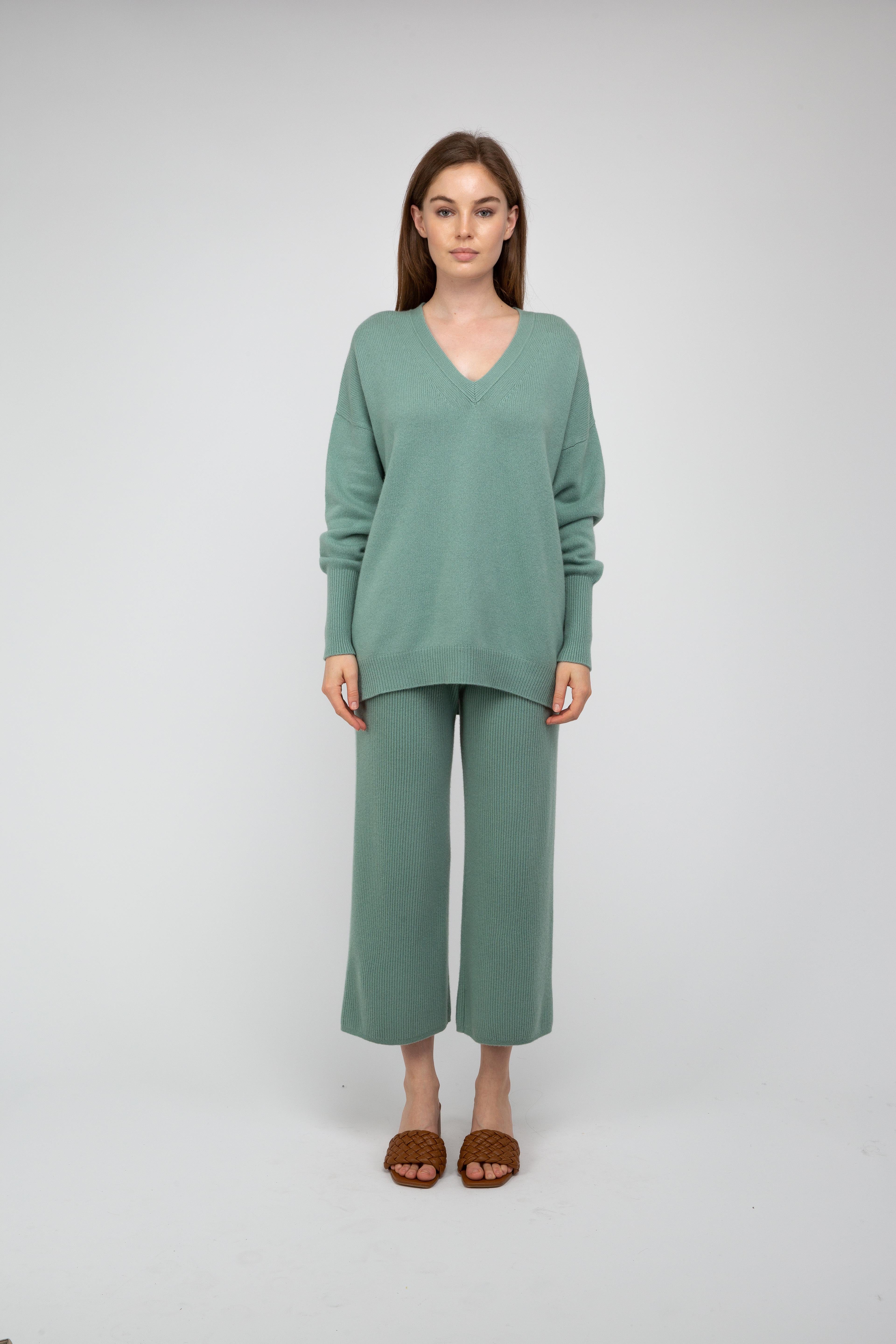 VAN KUKIL V NECK BOYFRIEND STYLE