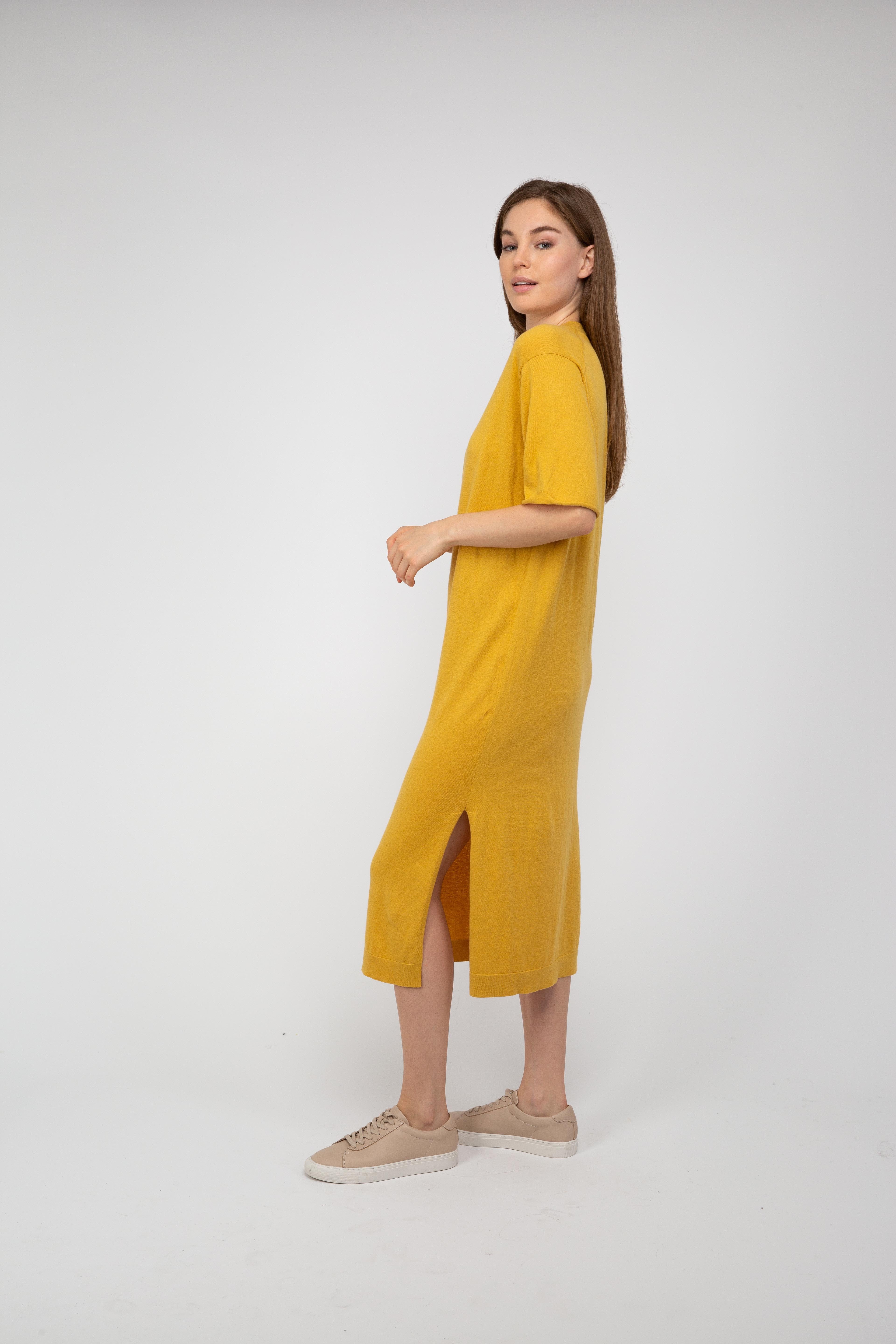 Van Kukil Relaxed Short Sleeve Midi Dress