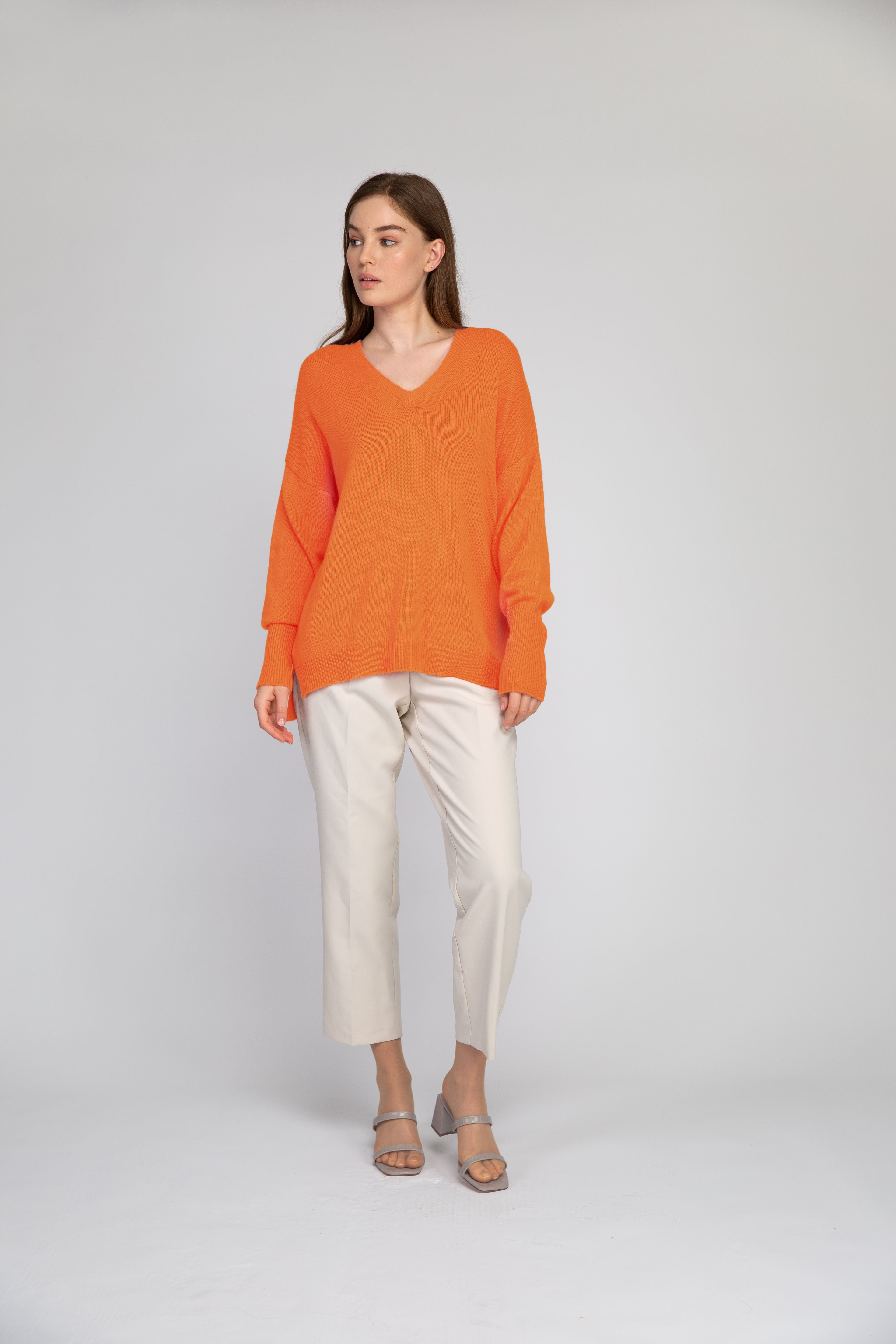 VAN KUKIL V NECK BOYFRIEND STYLE