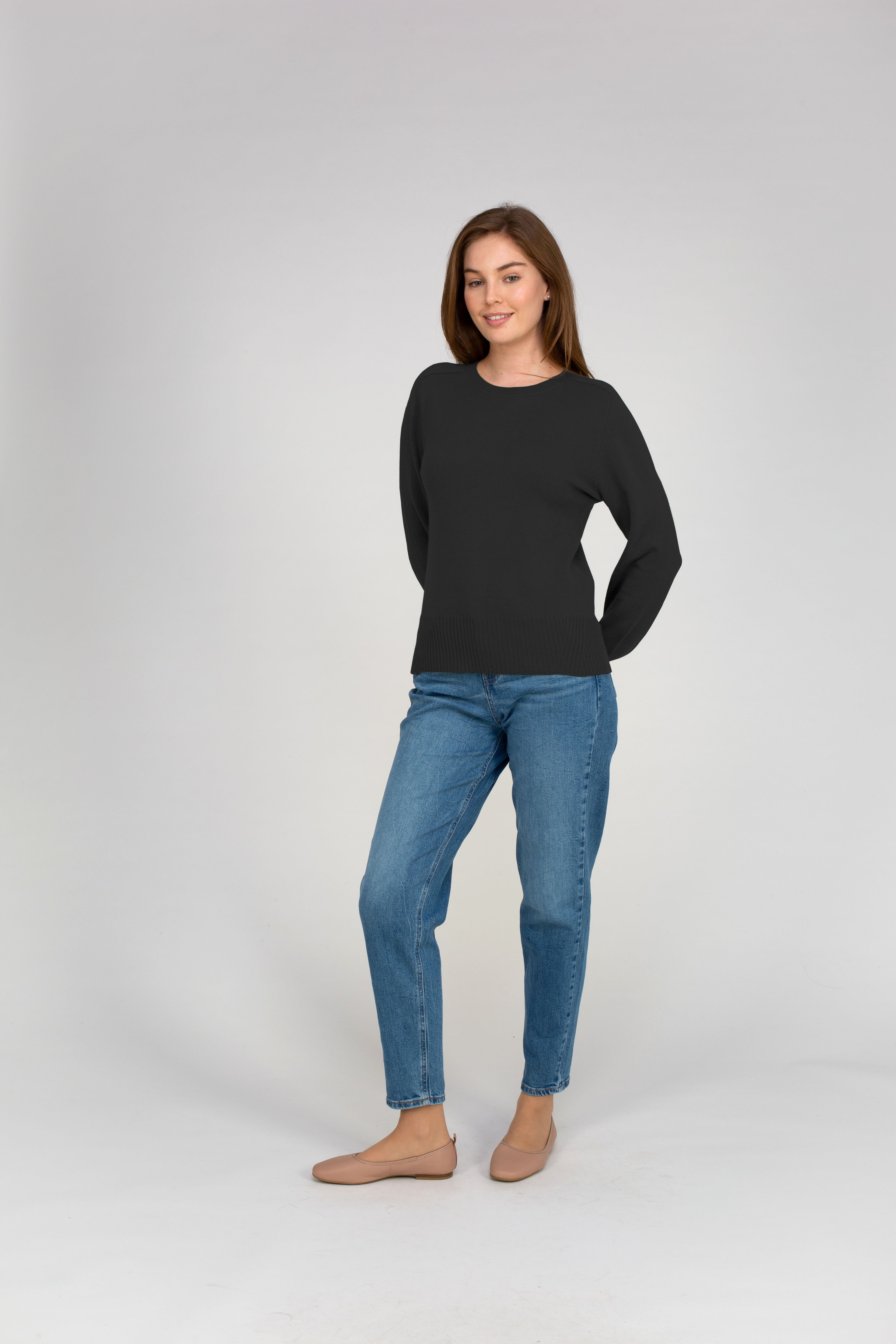 VAN KUKIL ROUND NECK CLASSIC SWEATER