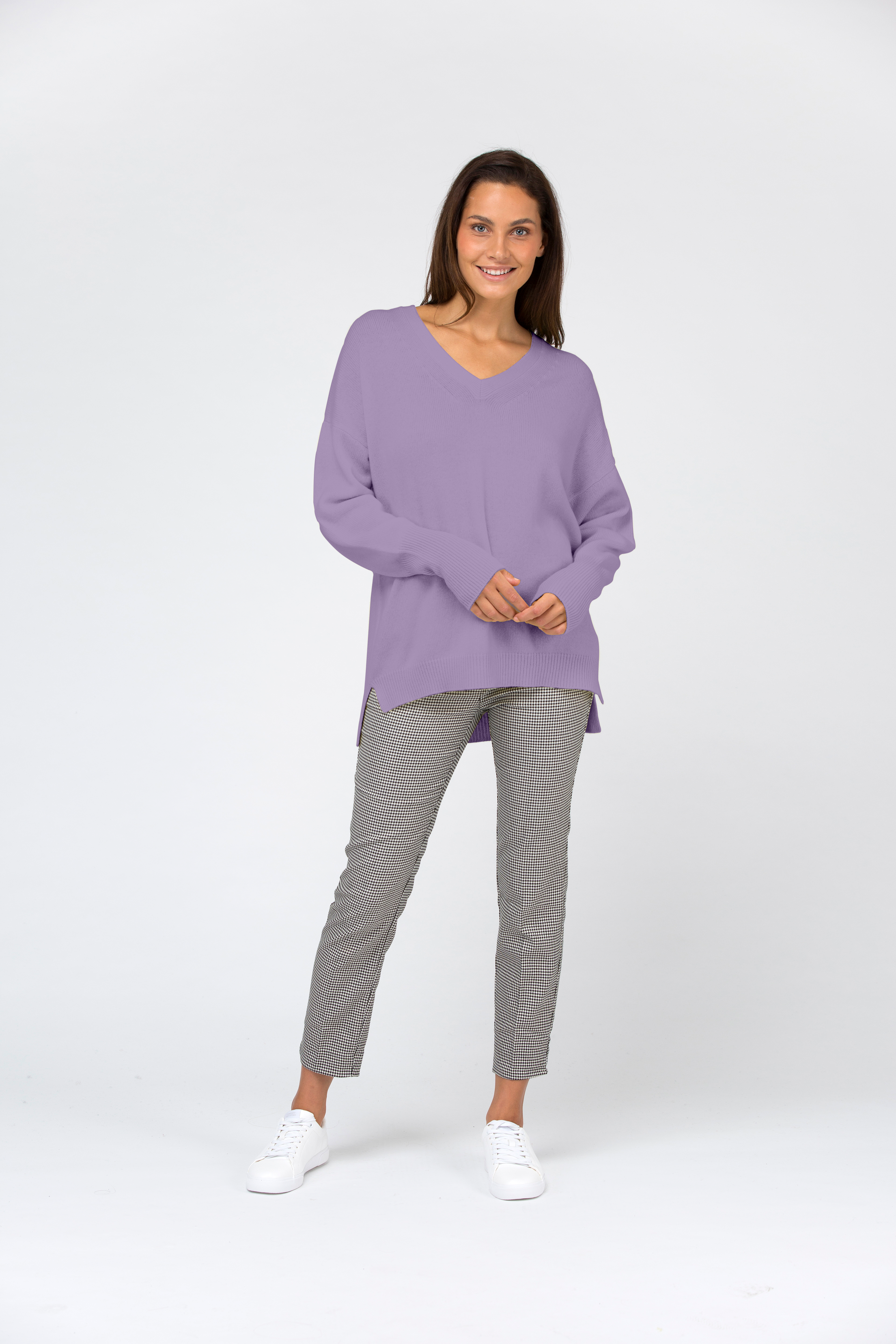 VAN KUKIL V NECK BOYFRIEND STYLE