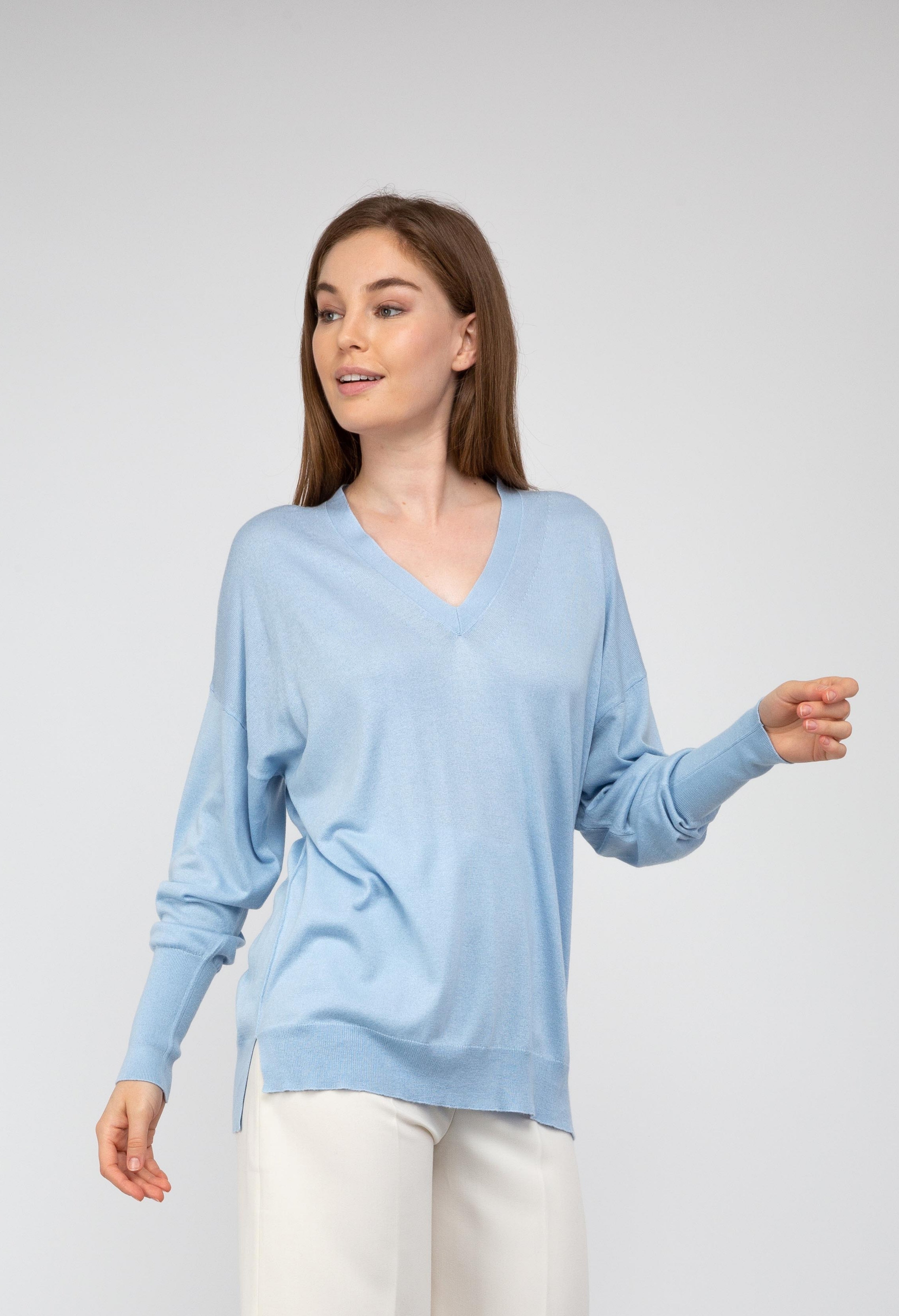 Van Kukil Cashmere V Neck Jumper