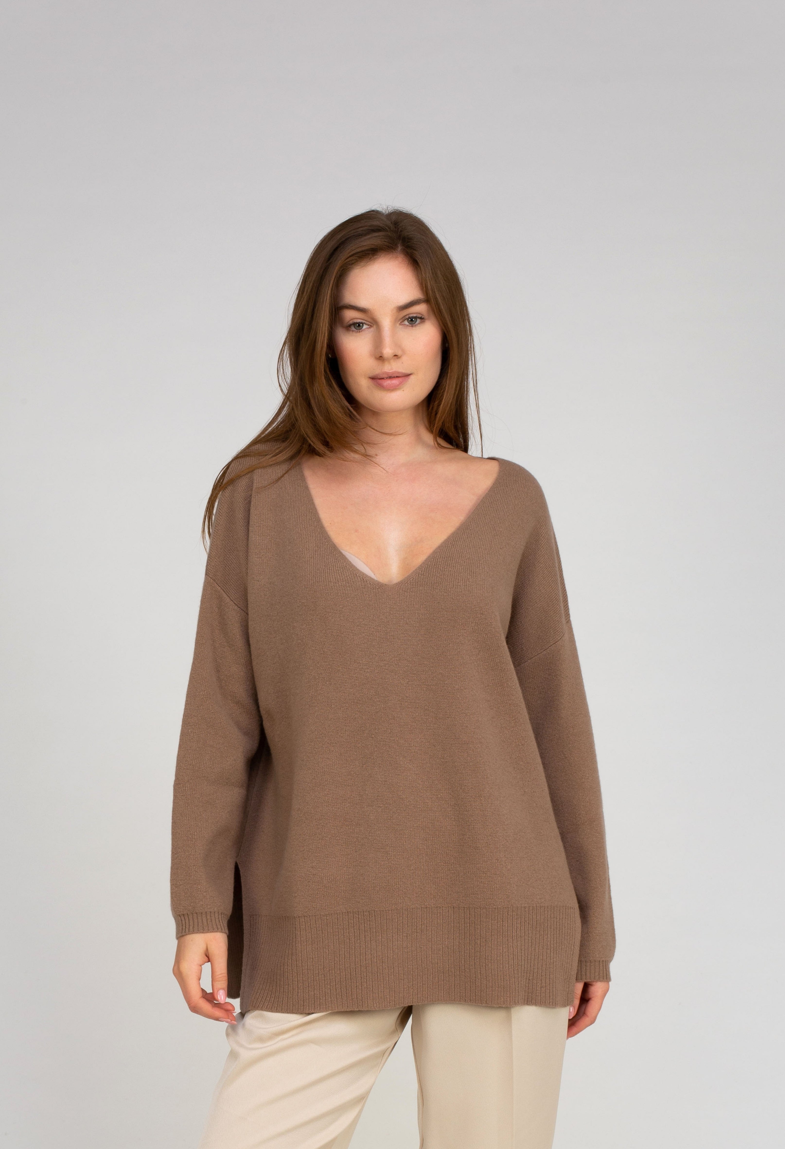 VAN KUKIL CLEAN MILANO V NECK SWEATER