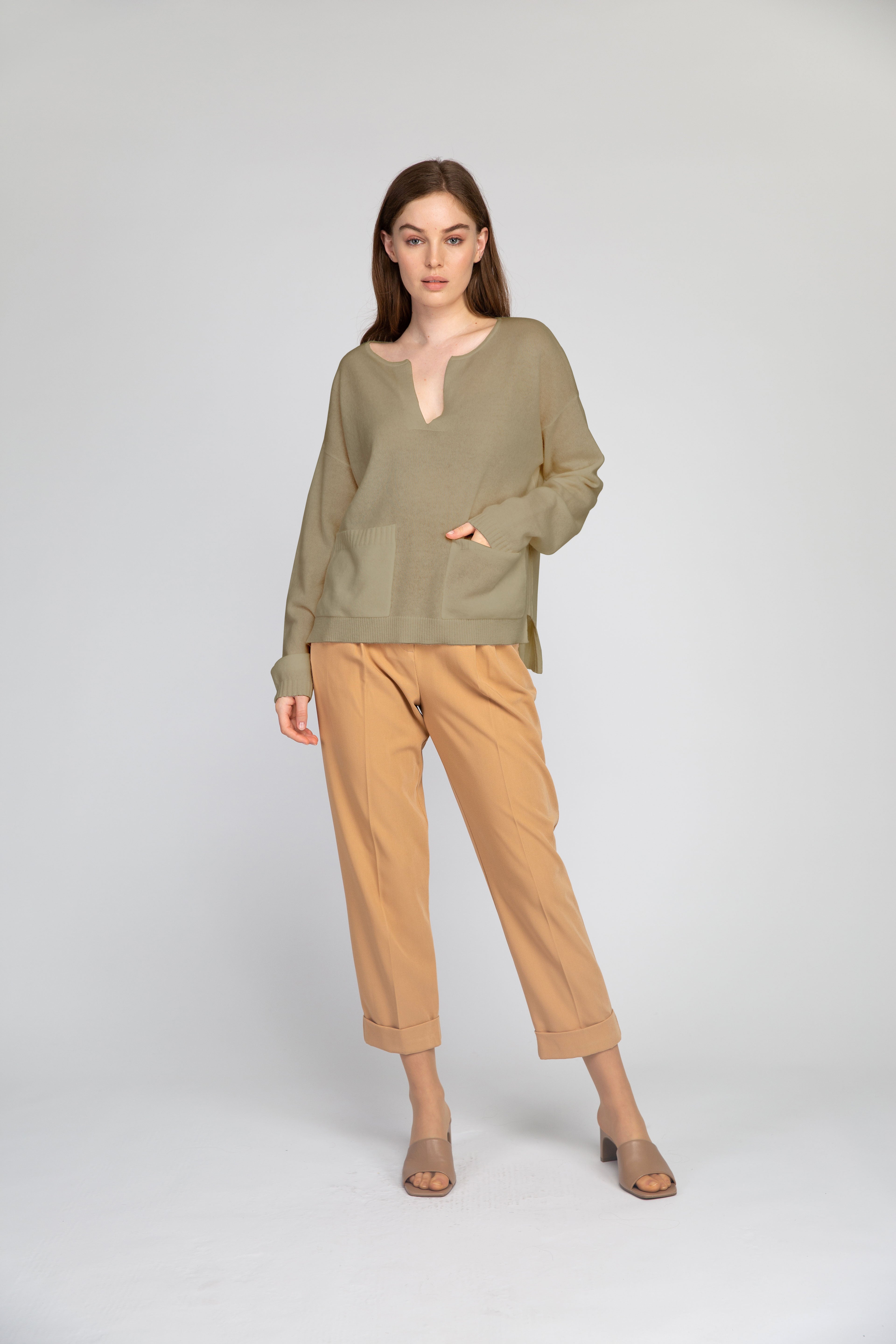 VAN KUKIL V NECK POCKET JUMPER