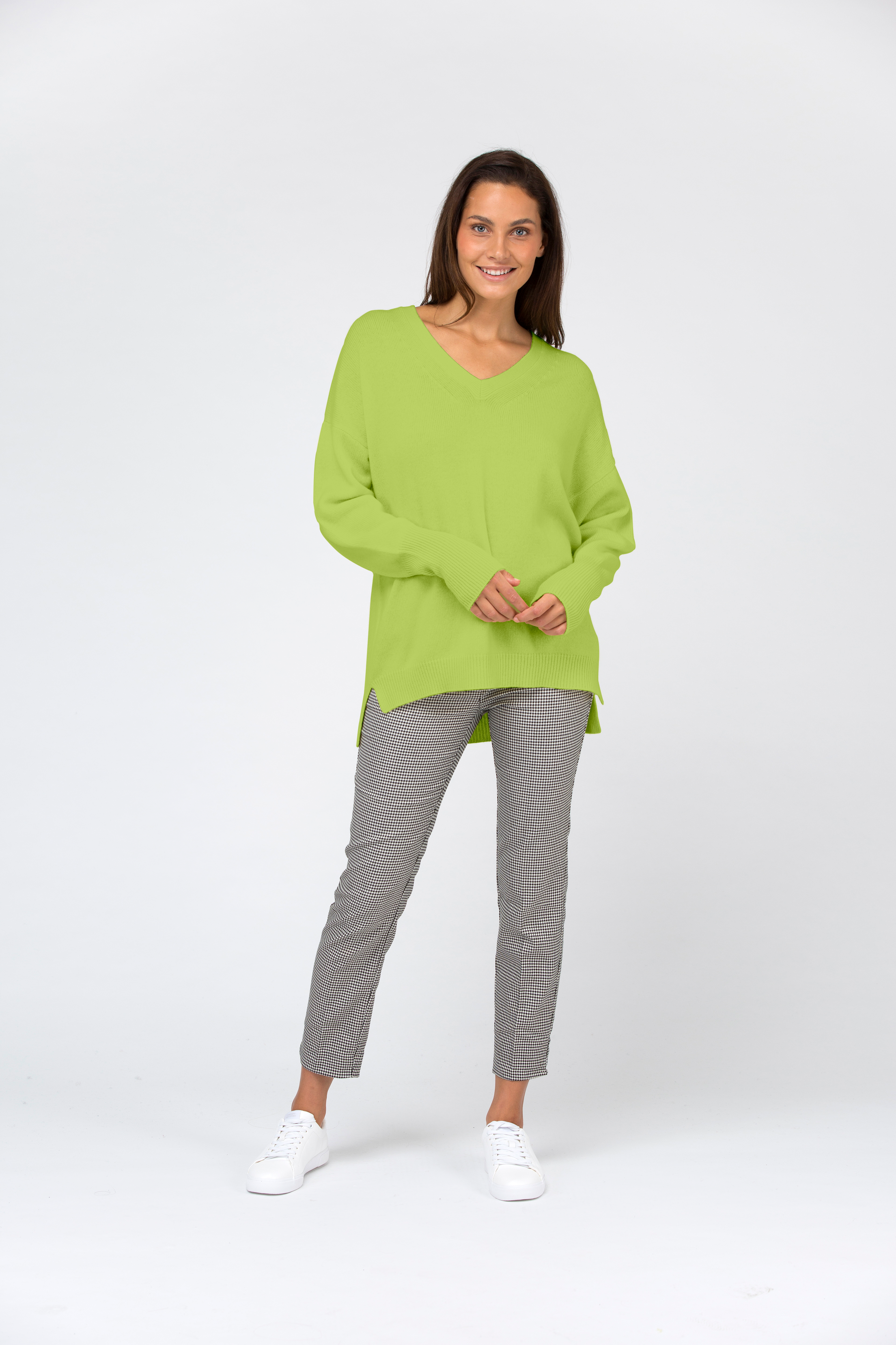 VAN KUKIL V NECK BOYFRIEND STYLE