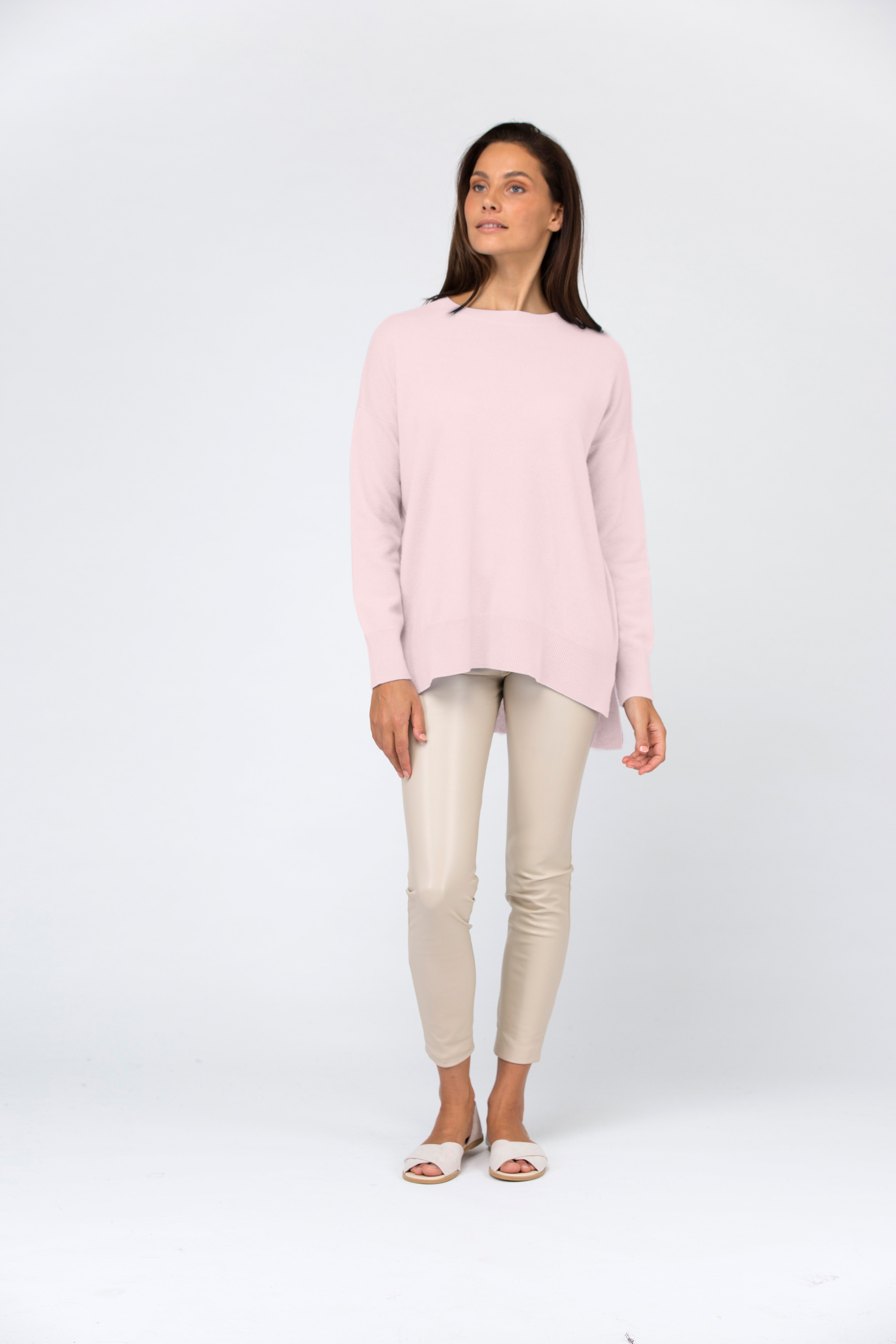 VAN KUKIL ROUND NECK LONGER BACK HEM