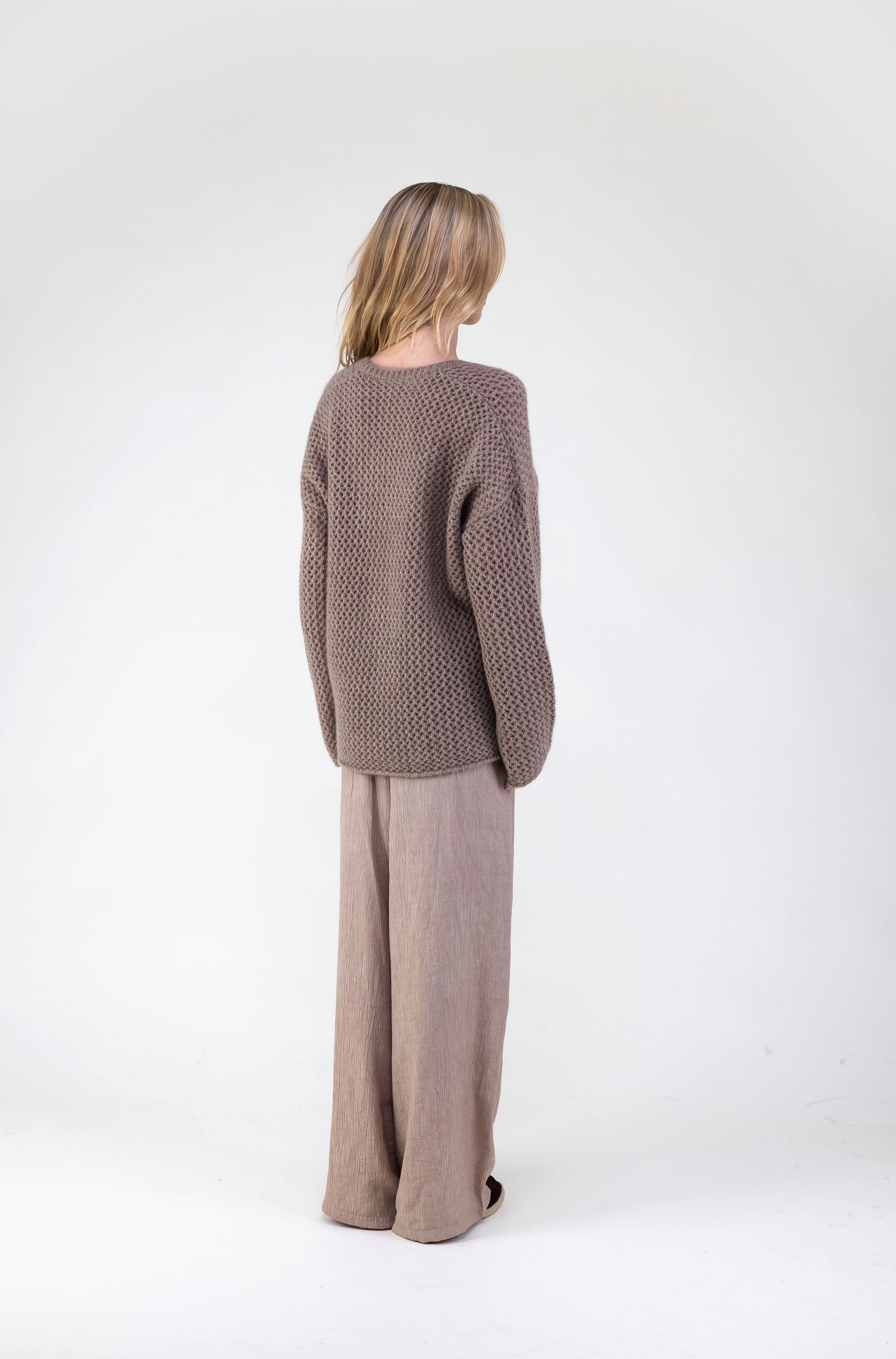 Van Kukil Cashmere Textured V-Neck Sweater