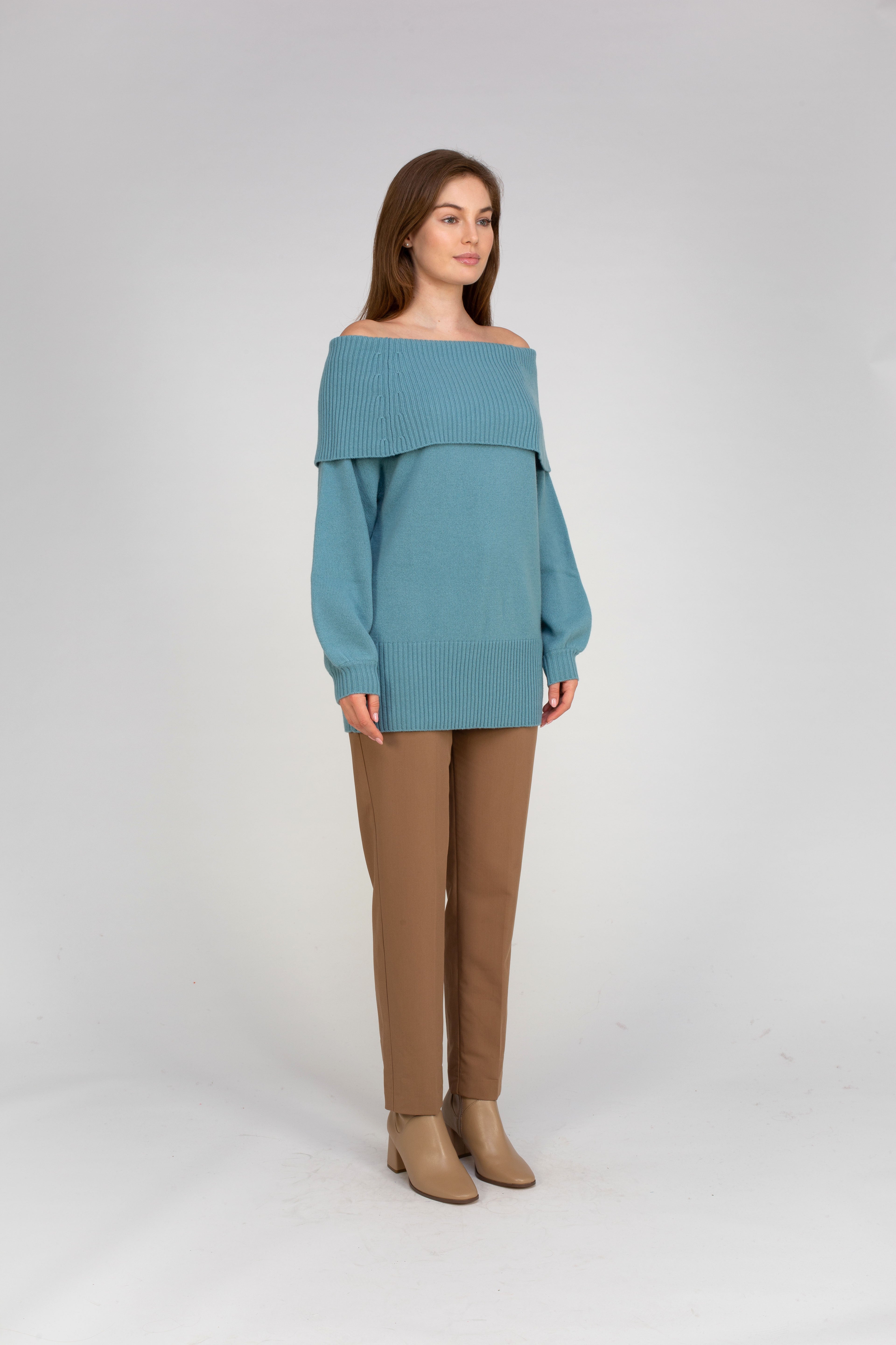 Van Kukil Off-Shoulder Jumper