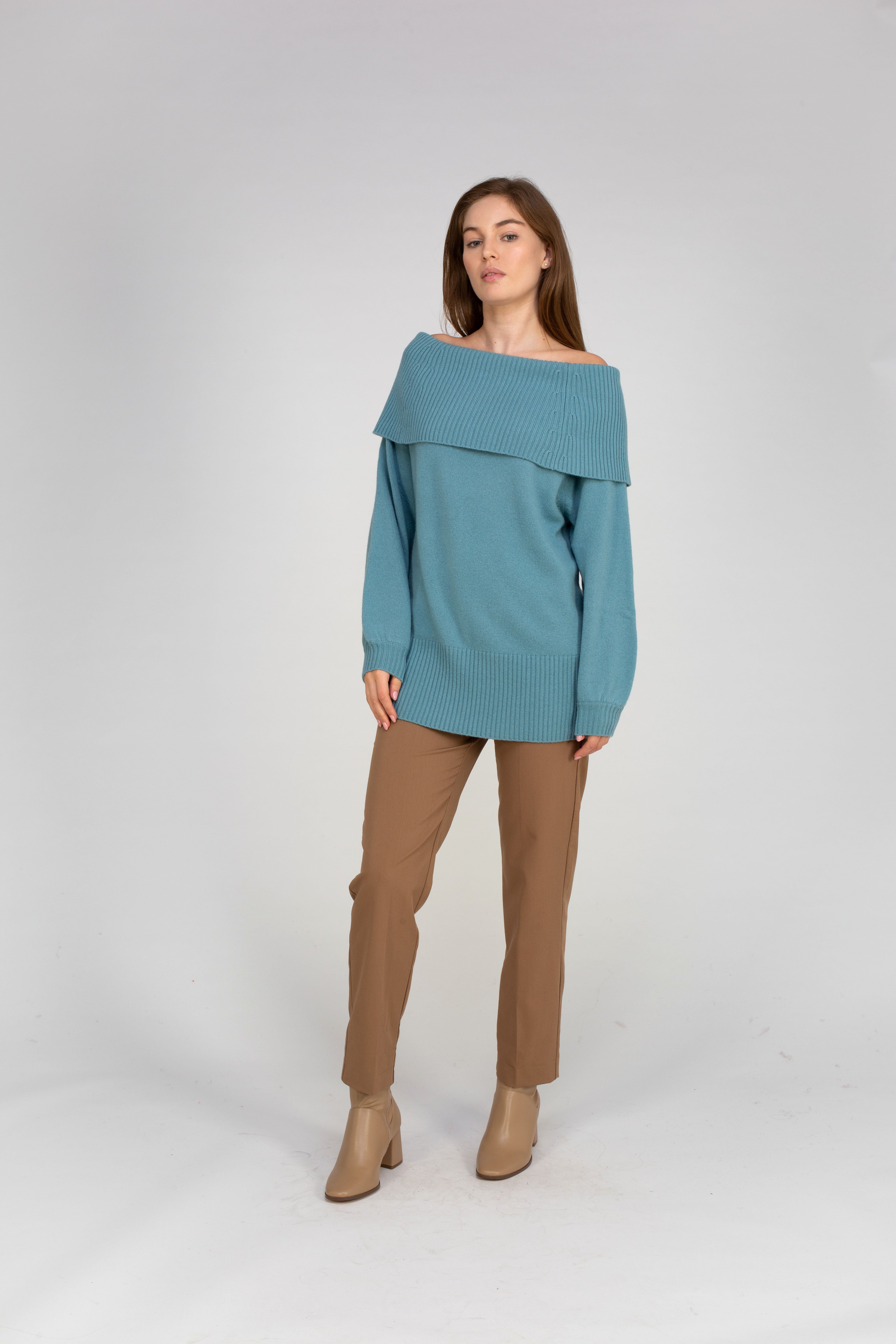 Van Kukil Off-Shoulder Jumper