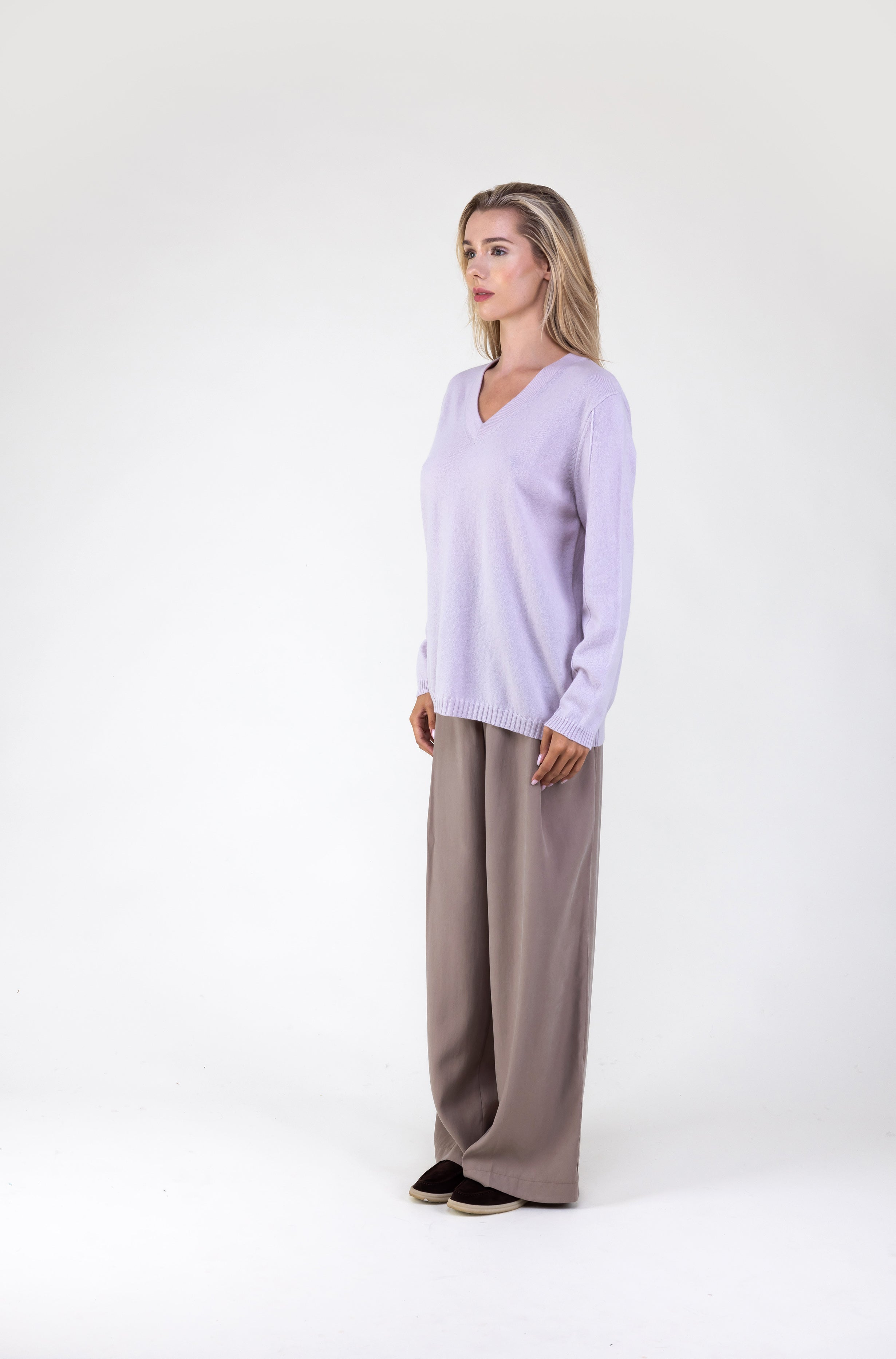 Van Kukil V-Neck Sweater