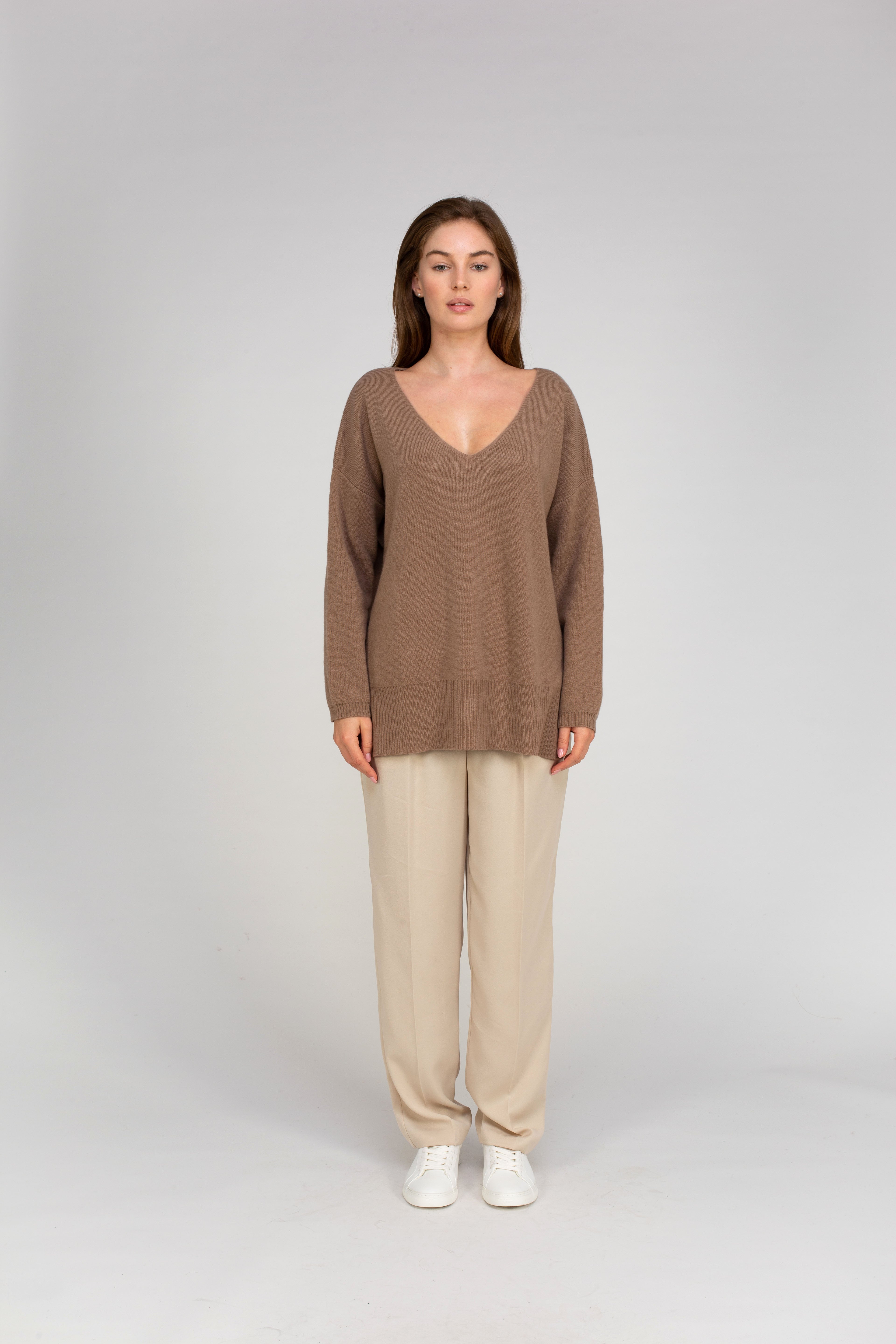 VAN KUKIL CLEAN MILANO V NECK SWEATER