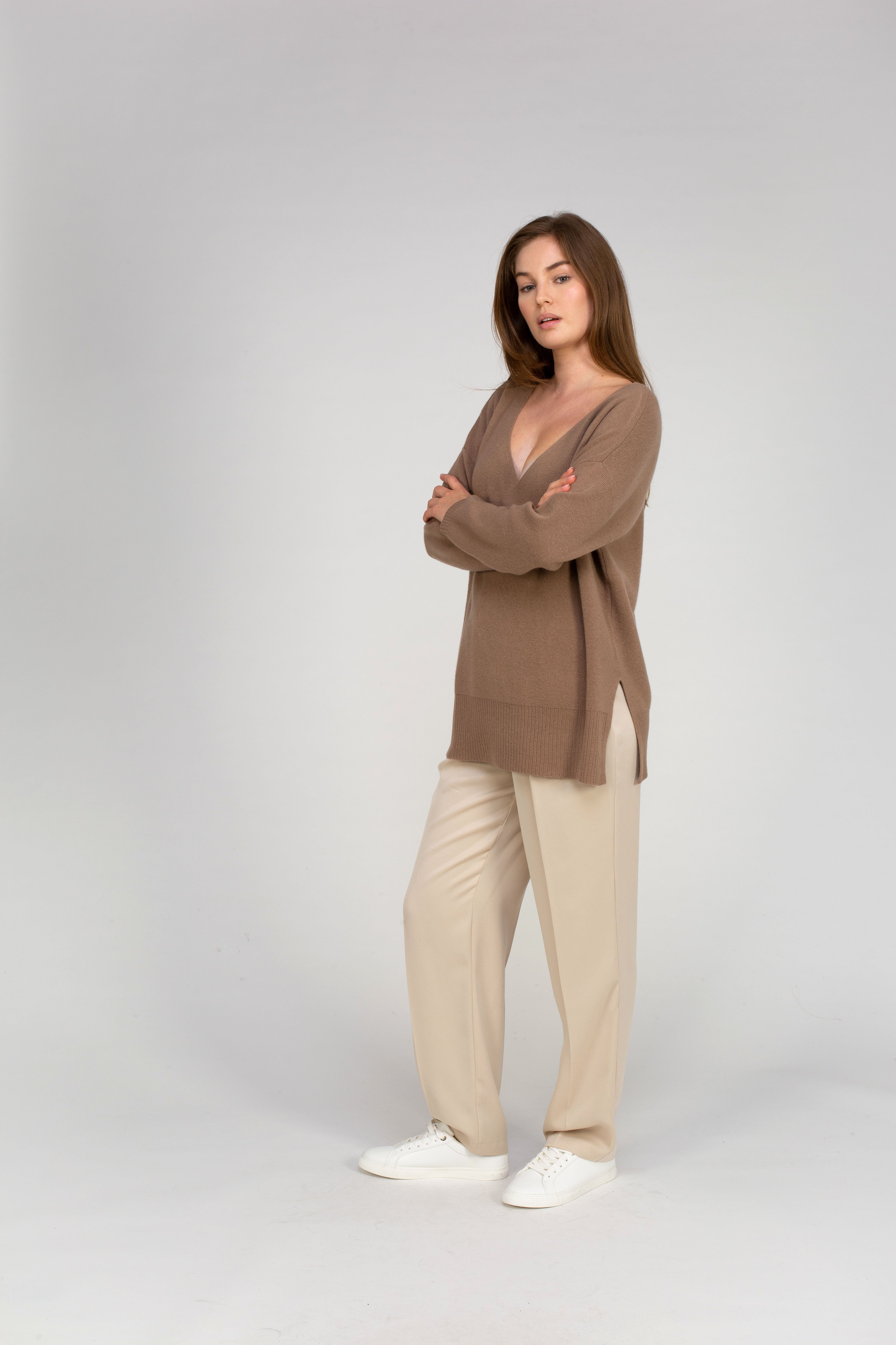 VAN KUKIL CLEAN MILANO V NECK SWEATER