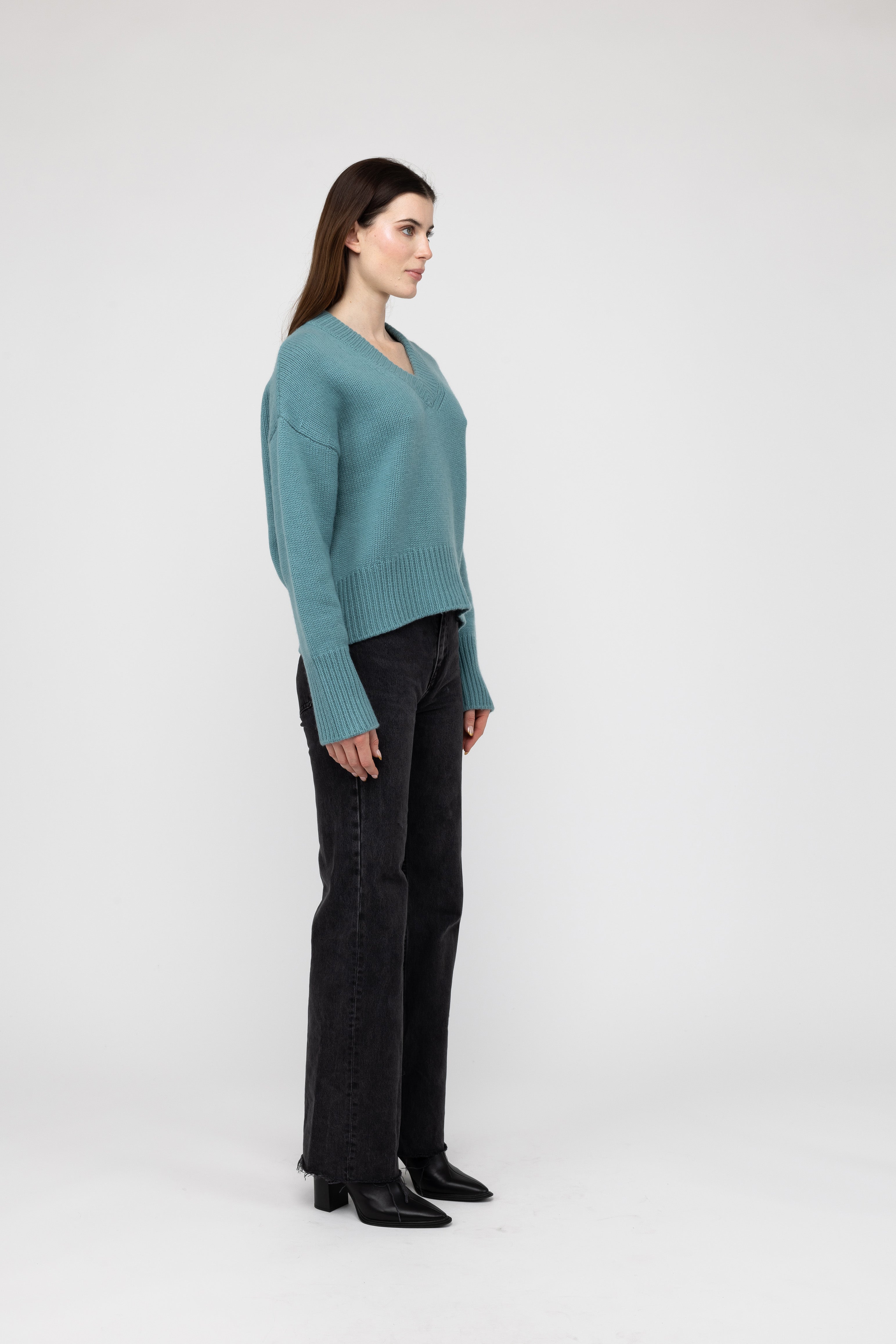 Van Kukil Cashmere Relaxed V-Neck Sweater