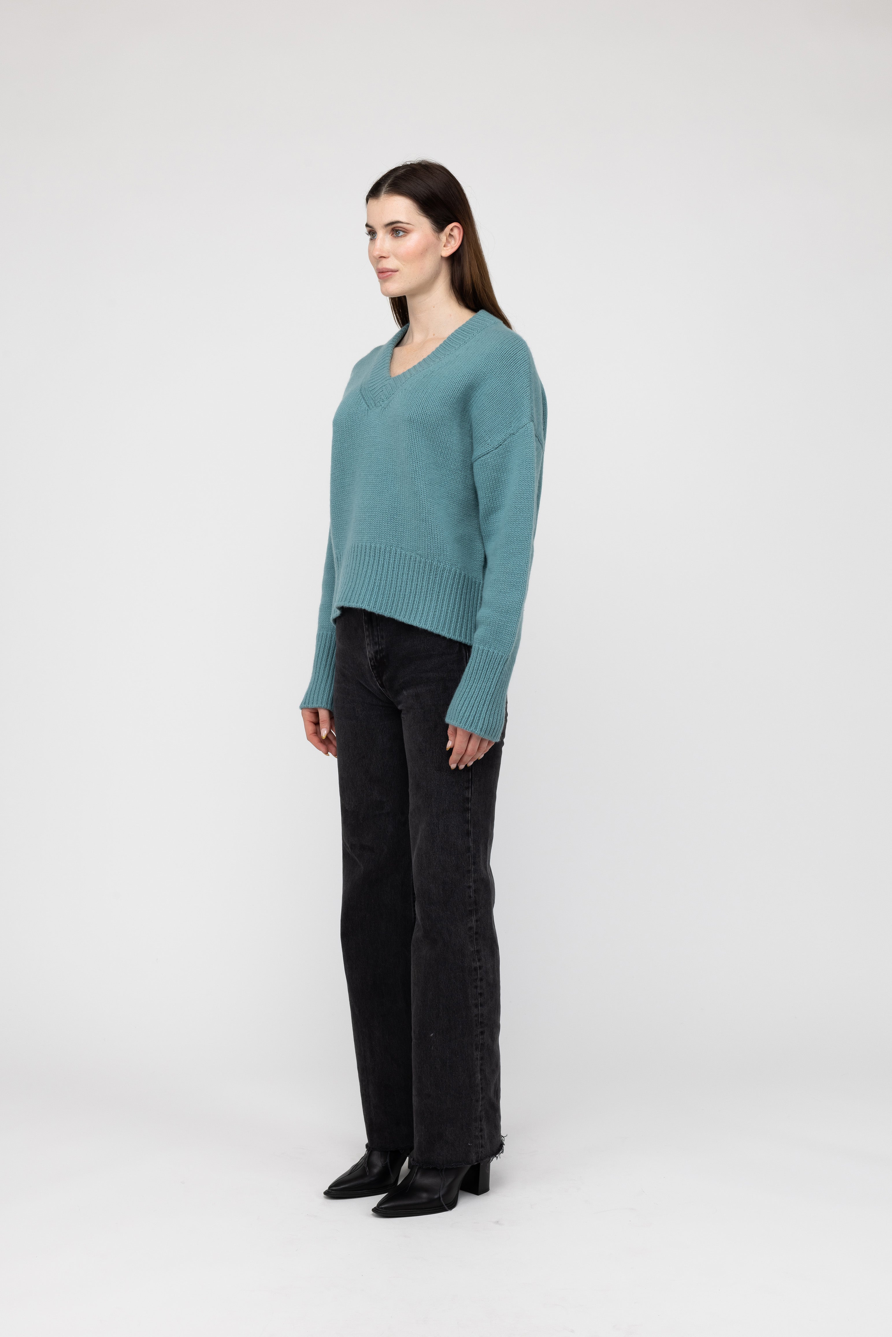 Van Kukil Cashmere Relaxed V-Neck Sweater