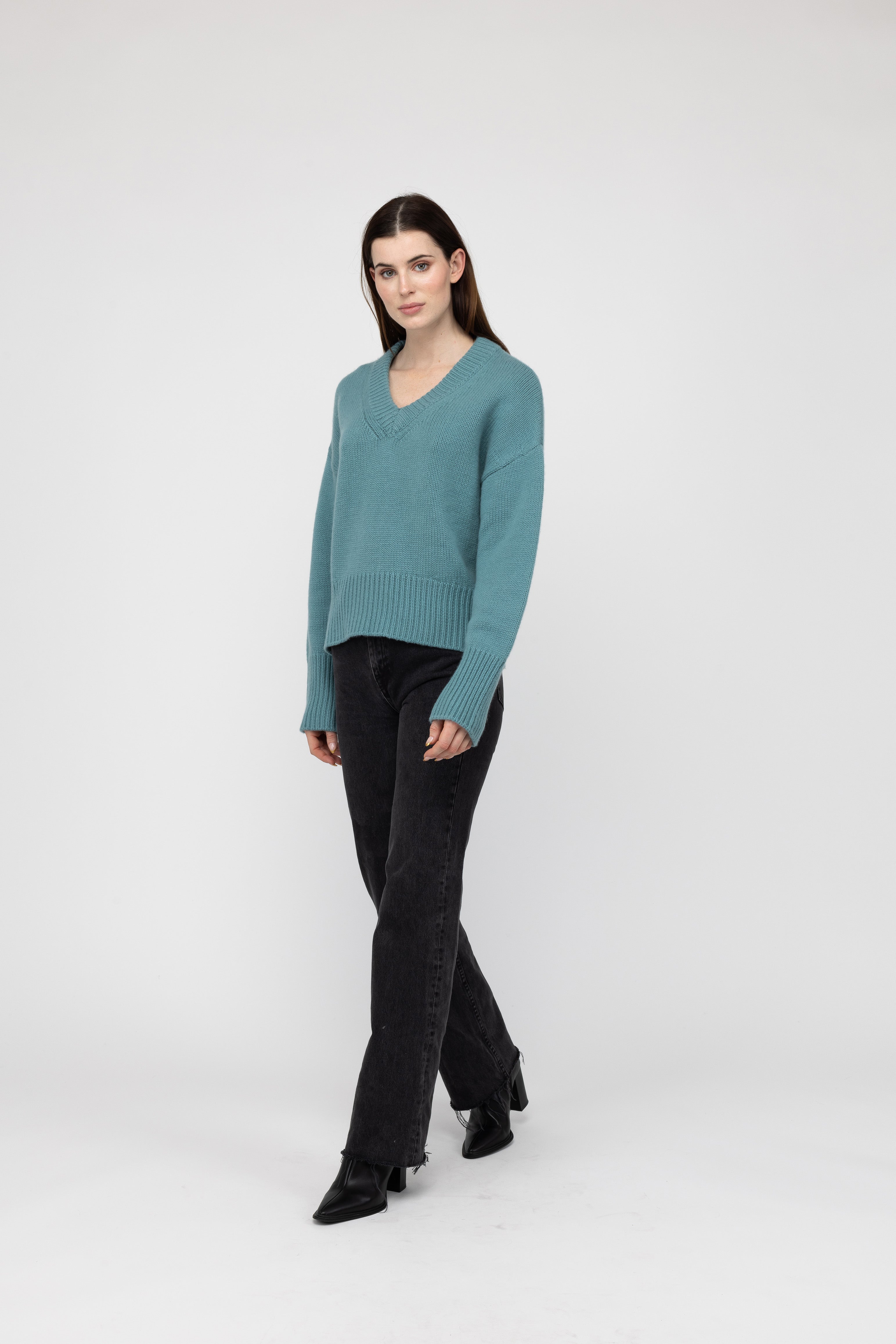 Van Kukil Cashmere Relaxed V-Neck Sweater