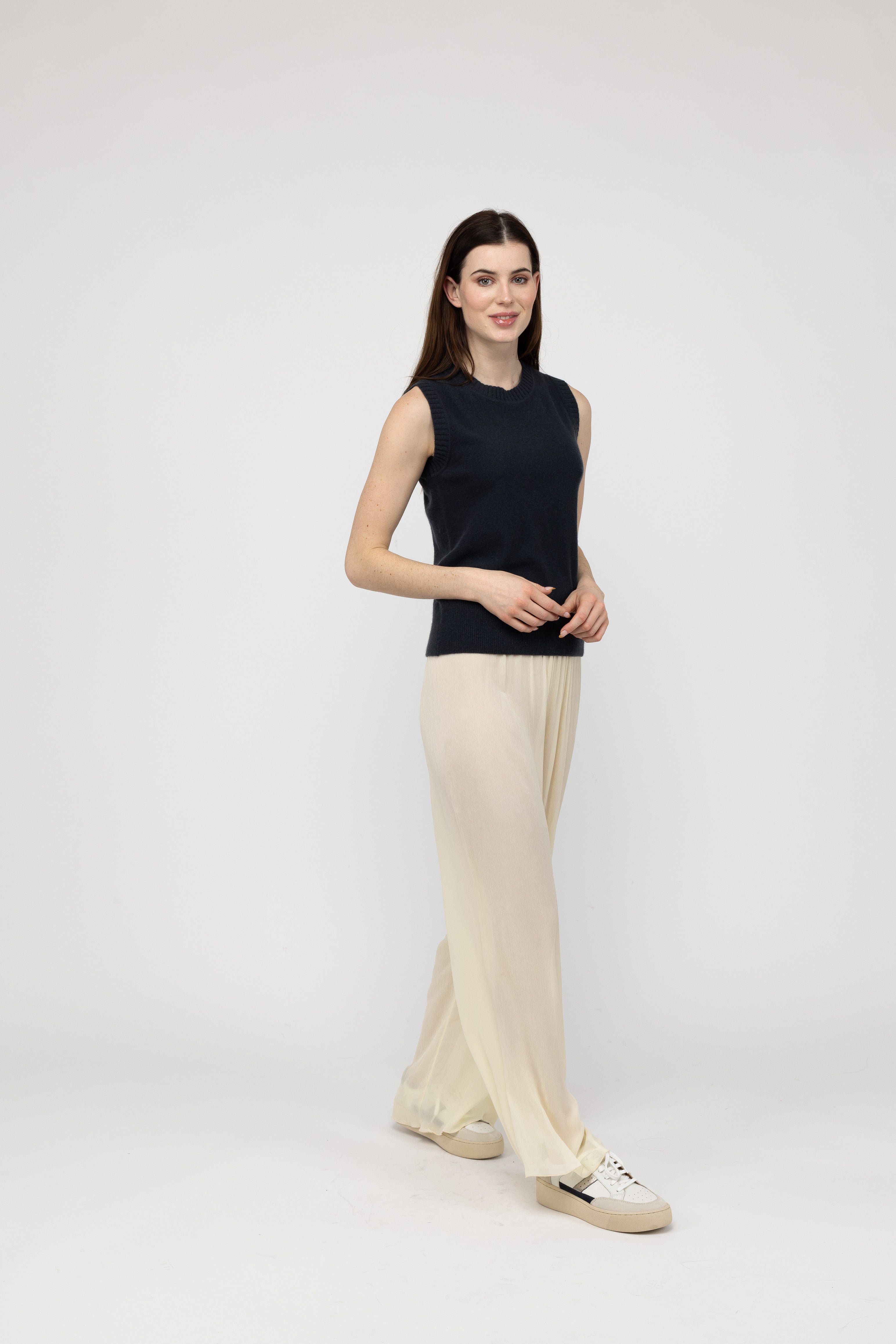 Van Kukil Sleeveless Crewneck Top