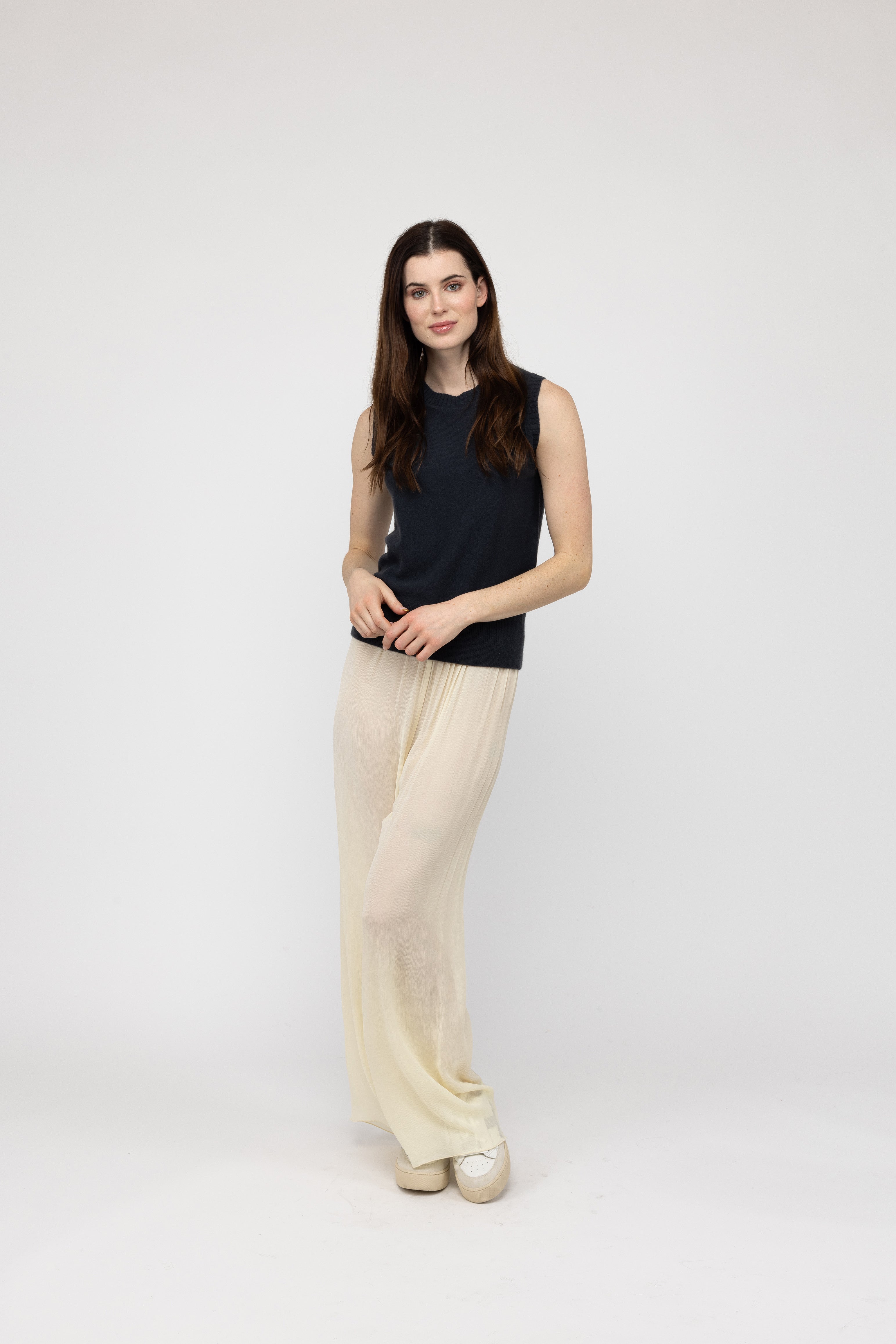 Van Kukil Sleeveless Crewneck Top