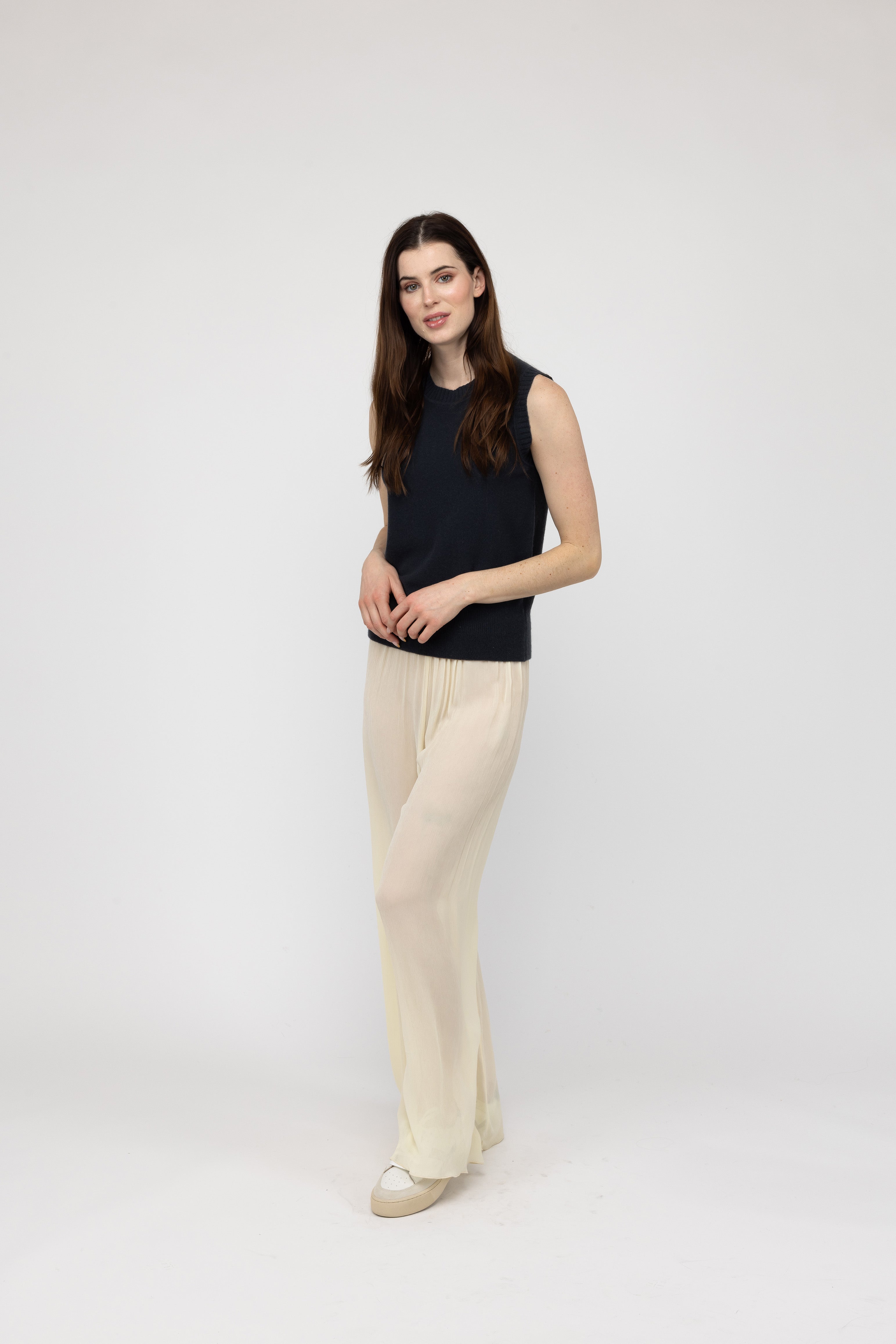Van Kukil Sleeveless Crewneck Top