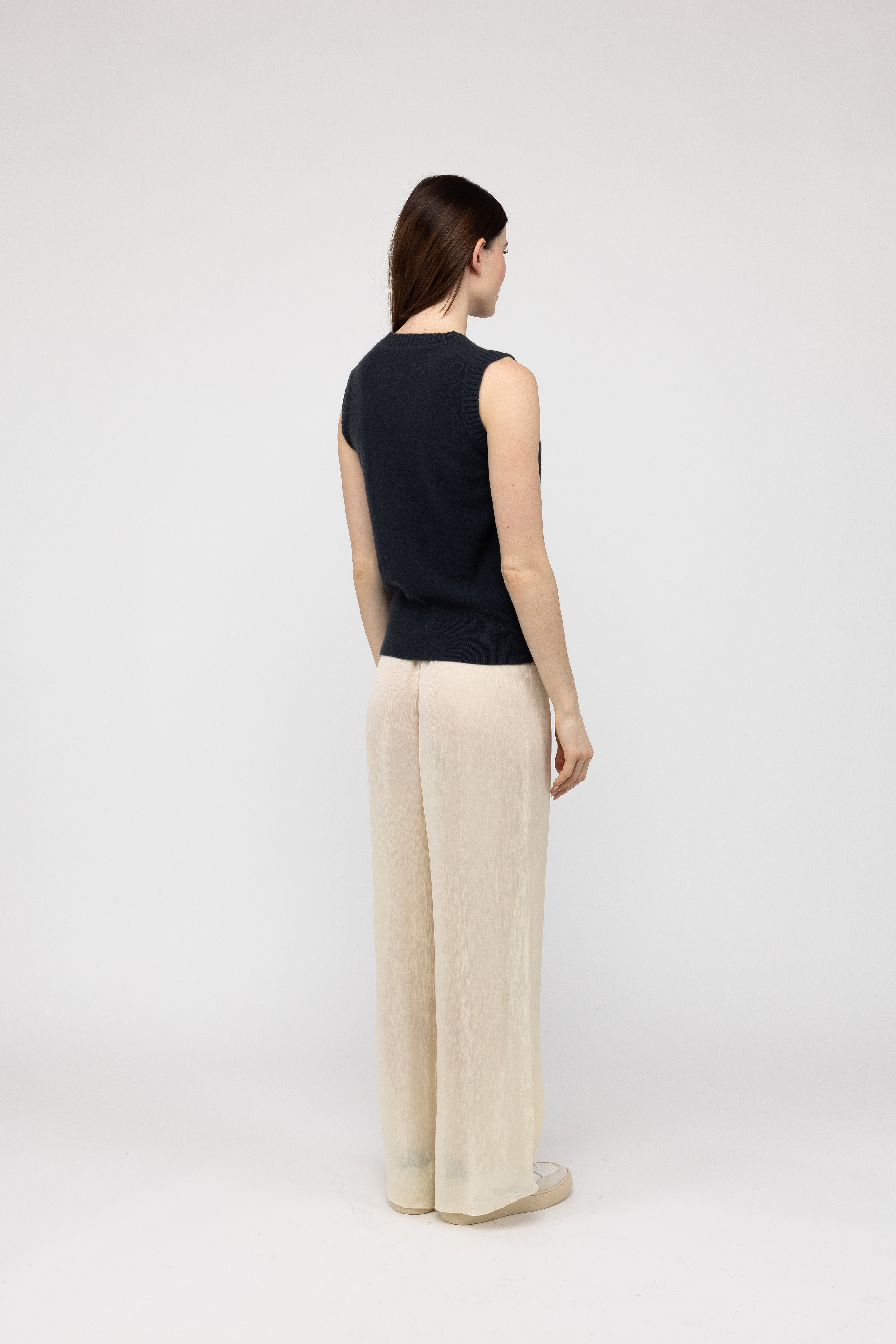 Van Kukil Sleeveless Crewneck Top