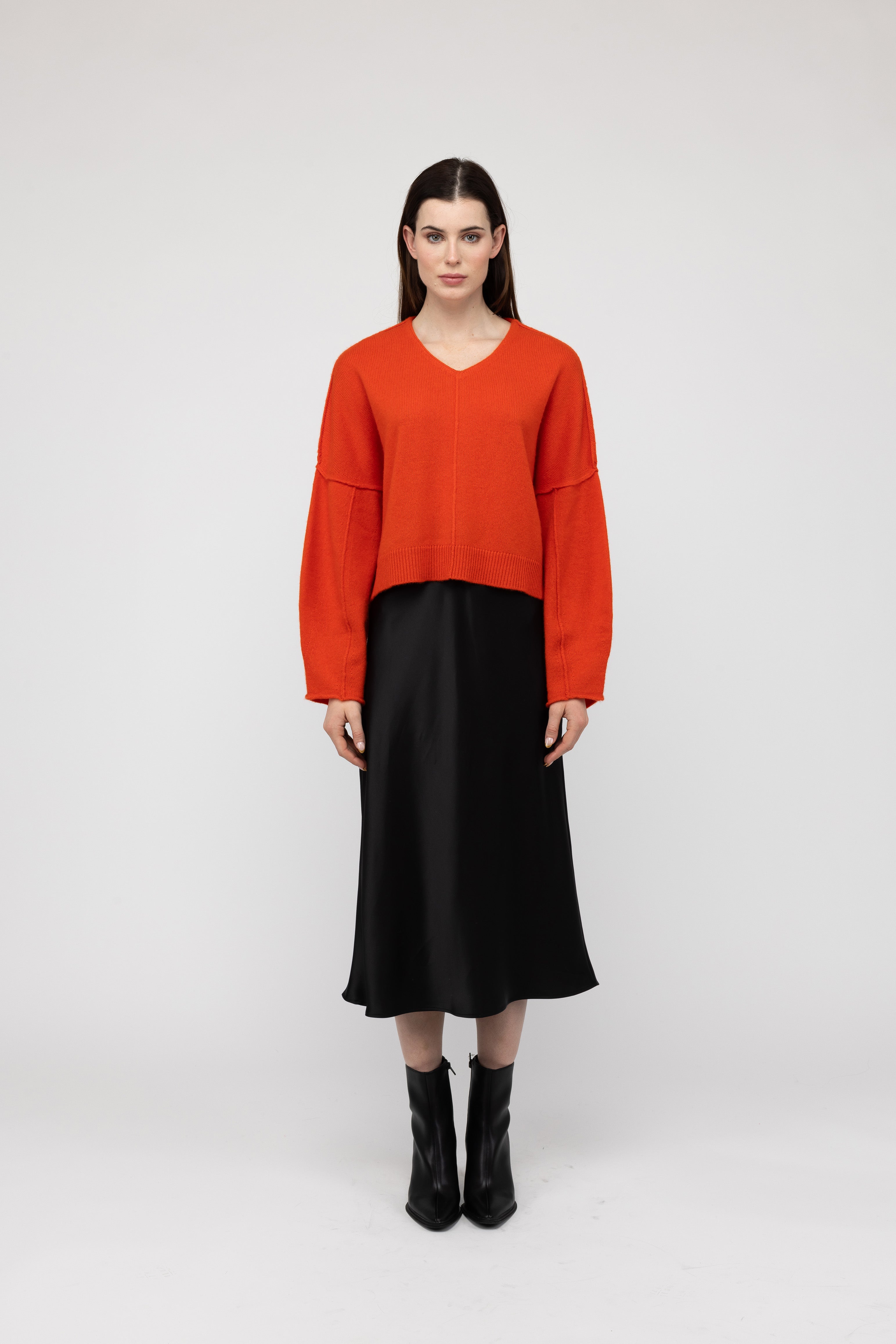 VAN KUKIL V NECK BUTTERFLY JUMPER